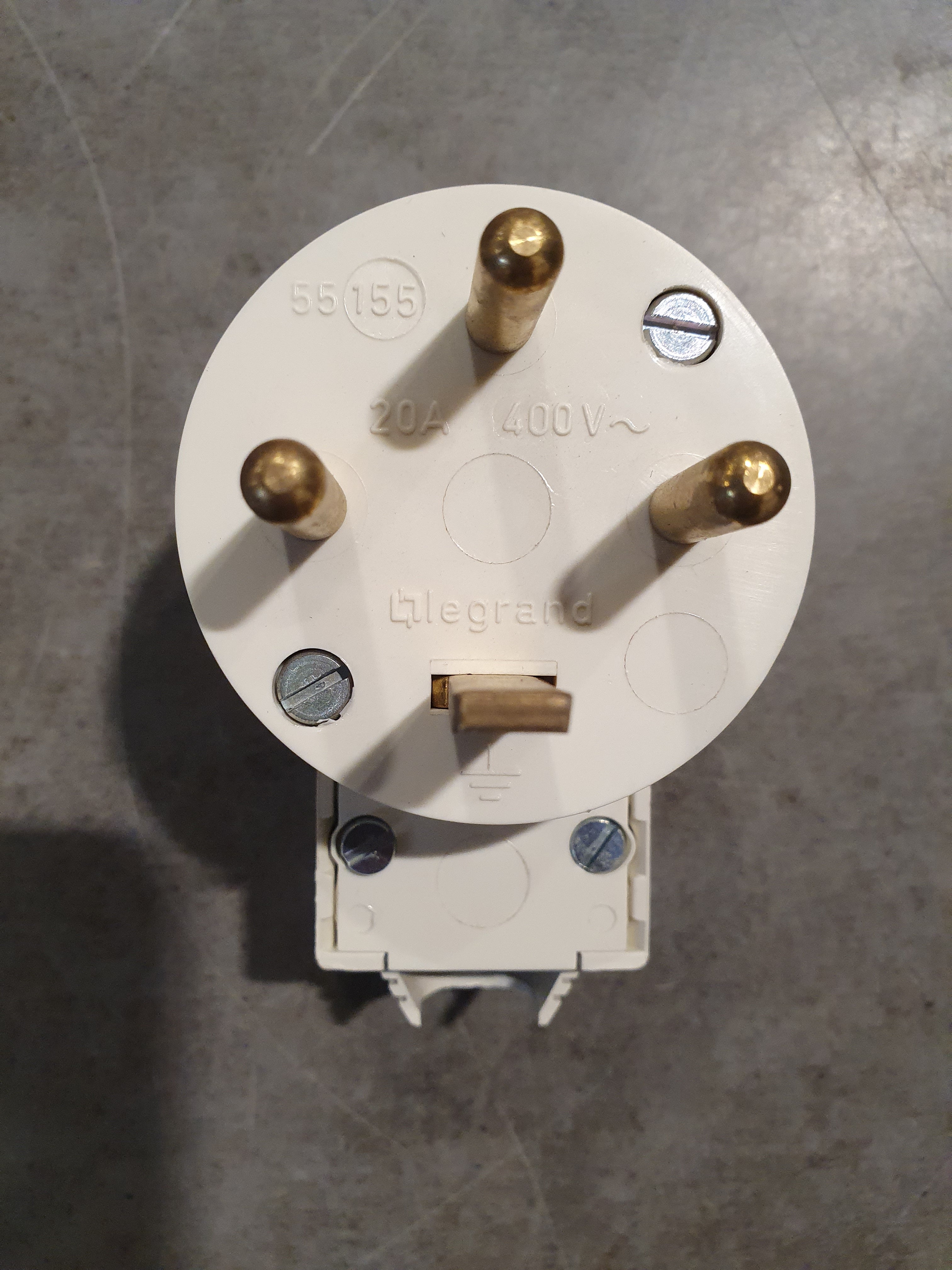 Fiche mâle coudée - 3 phases + terre - 20 A - blanc LEGRAND - 3