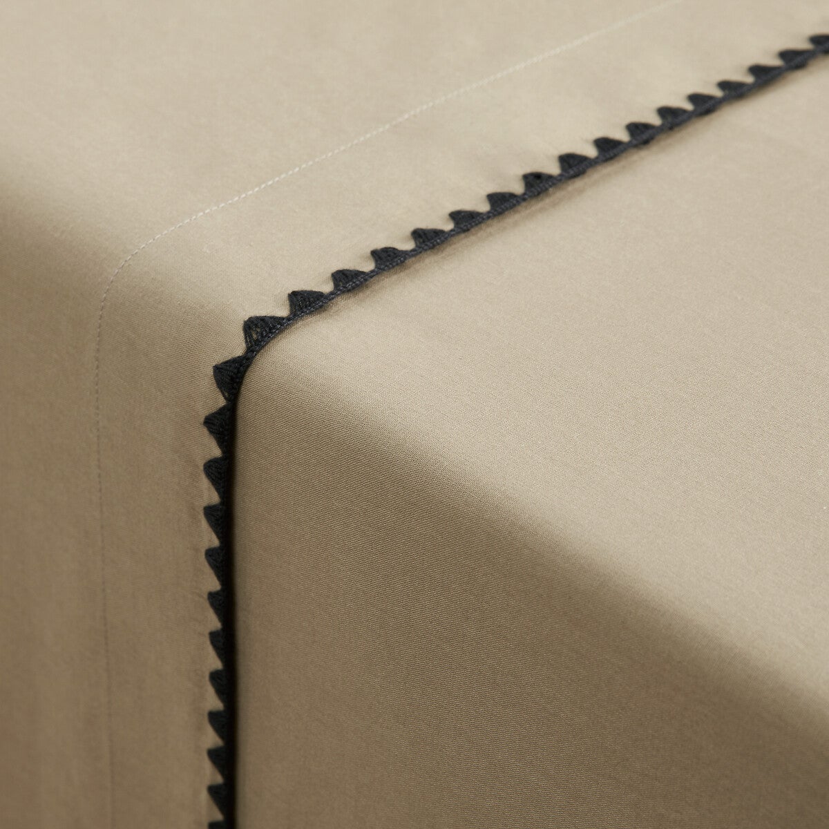 Drap plat uni en coton lavé, brodé, Merida - Lin/noir - 180 x 290 cm - 2