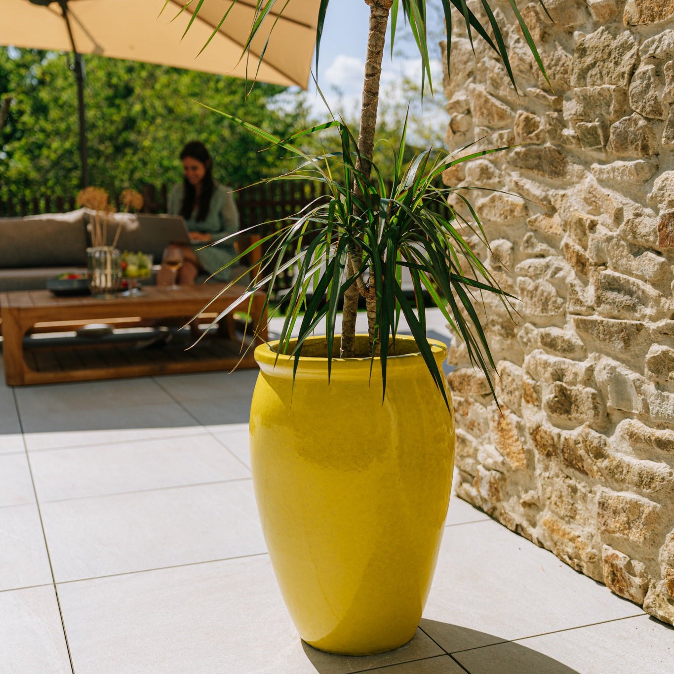 Pot grande taille d'extérieur BACCHUS 36x52cm jaune, fait main en terre cuite émaillée, résistant au gel - 4