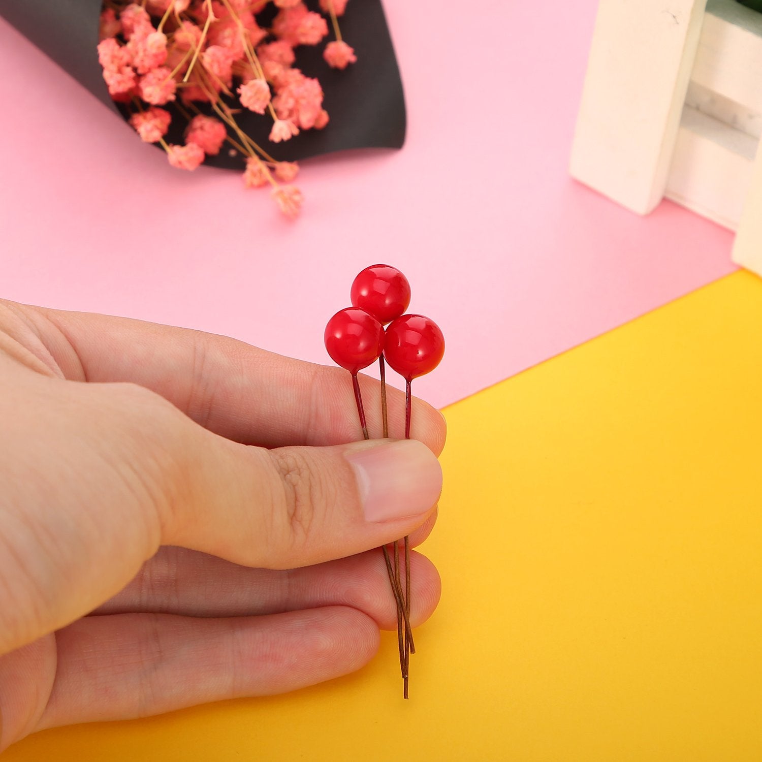 100 bayas de acebo de Navidad compactas de colores brillantes para decoración de jardín - 6