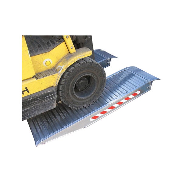 Rampe de chargement grande largeur : 500mm - Longueur 1000mm - Hauteur à franchir 170mm à 210mm - Charge max 7500kg - Vendue à l'unité - M140/10SH