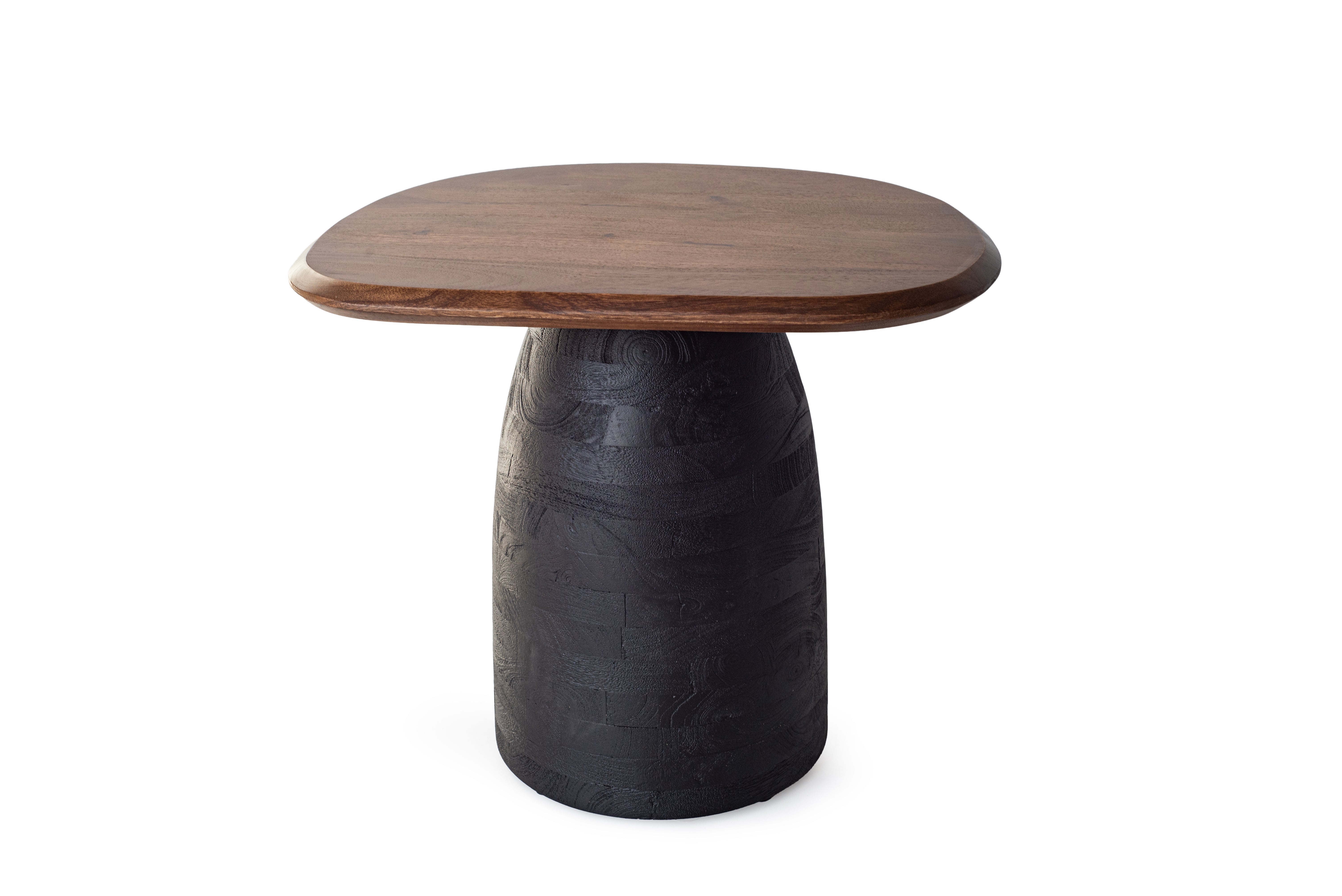 Stolik pomocniczy z czarną drewnianą podstawą – 53 × 42 × 45 cm