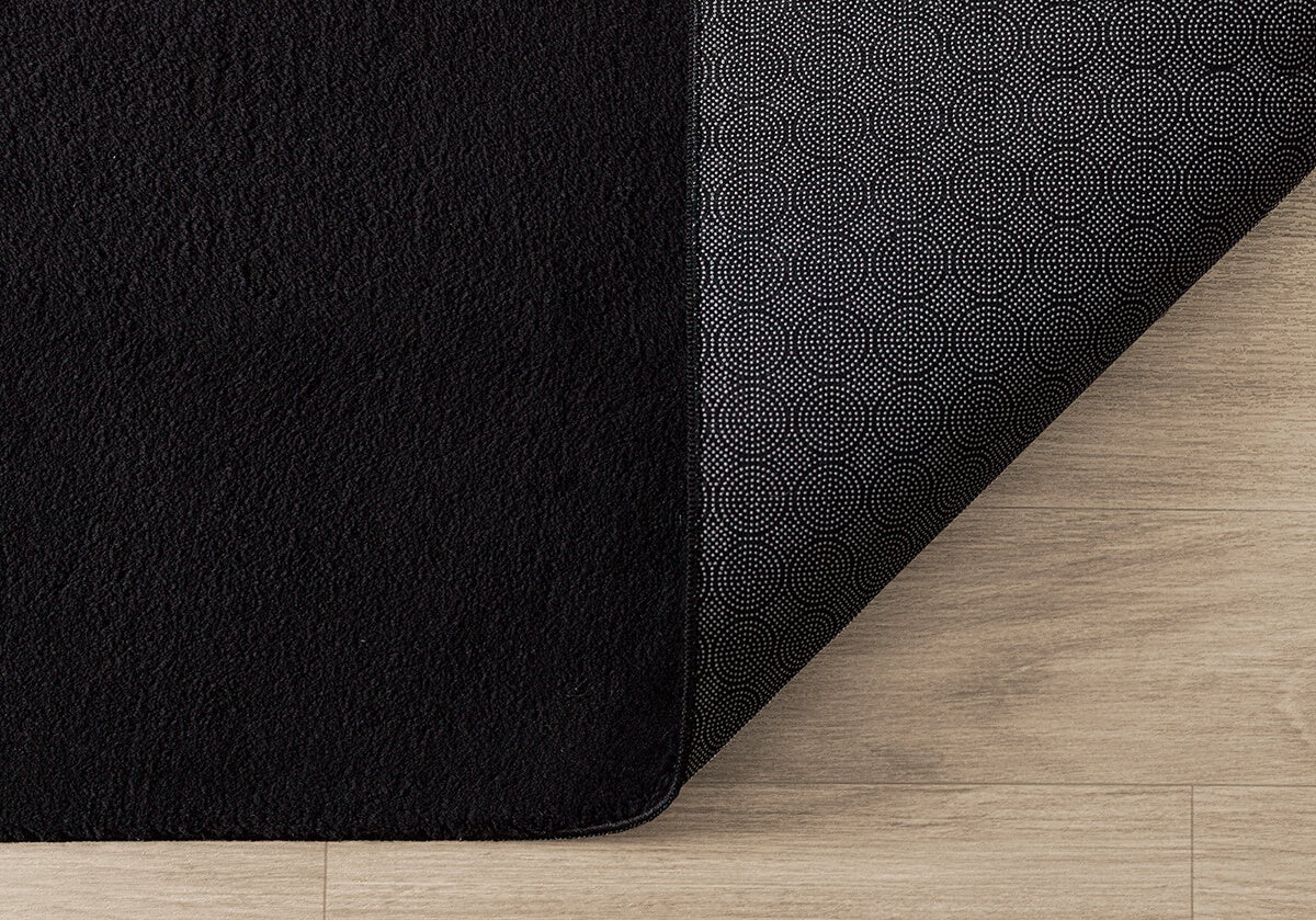 the carpet Relax tapis moelleux à poils courts, dessous antidérapant, lavable à 30 degrés, super soft, aspect fourrure, Noir, 120 cm - 5