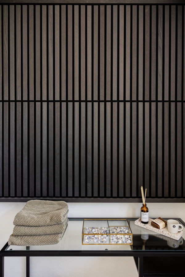 Panel palilleria alistonado Akupanel acústico,decorativo de 60x60cm,fieltro y listones MDF chapado madera natural Fresno Negro - 2