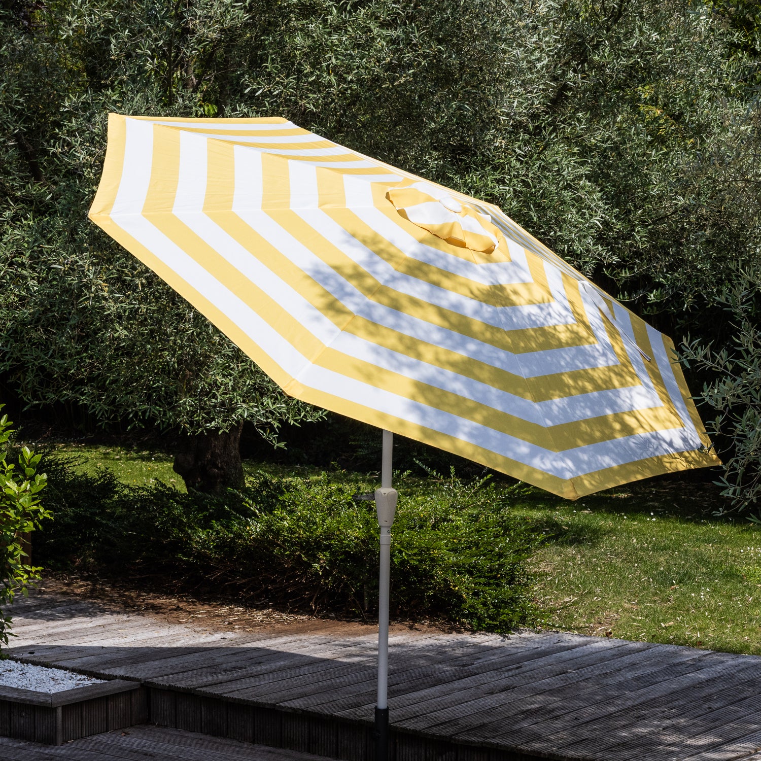 Okrągły parasol prosty BANDOL o średnicy 2,70 m z żółtymi paskami
