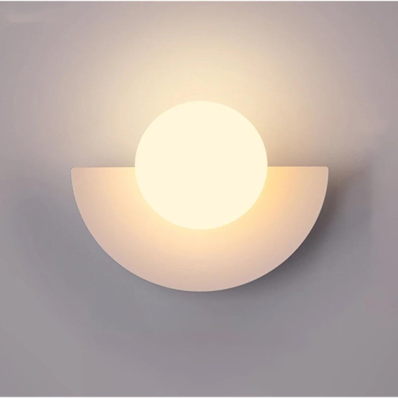 Dekoracyjna lampa ścienna z kulistym kloszem, idealna do sypialni, przedpokoju lub jako lampka nocna (trójkolorowe, białe światło).
