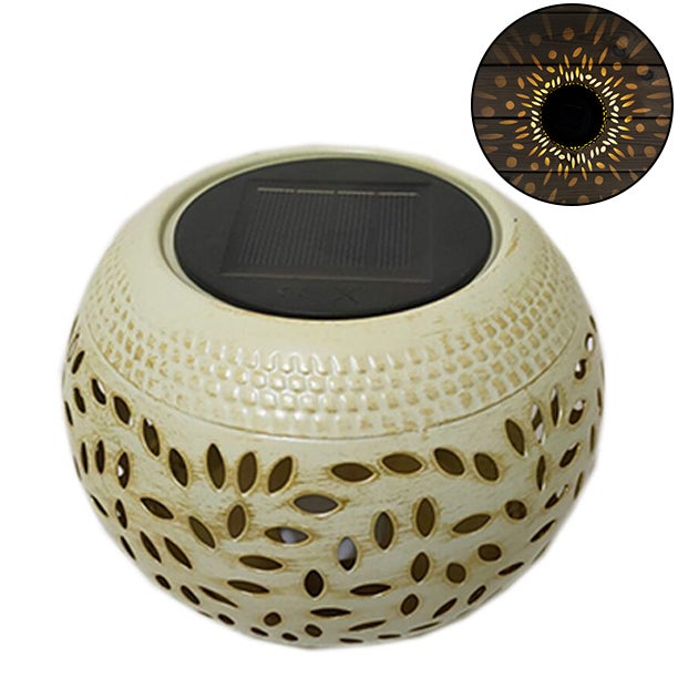 Wodoodporna zewnętrzna lampa solarna metalowa lampa solarna retro z ażurowym wzorem dekoracyjna lampa LED solarna od zmierzchu świtu latarnia solarna