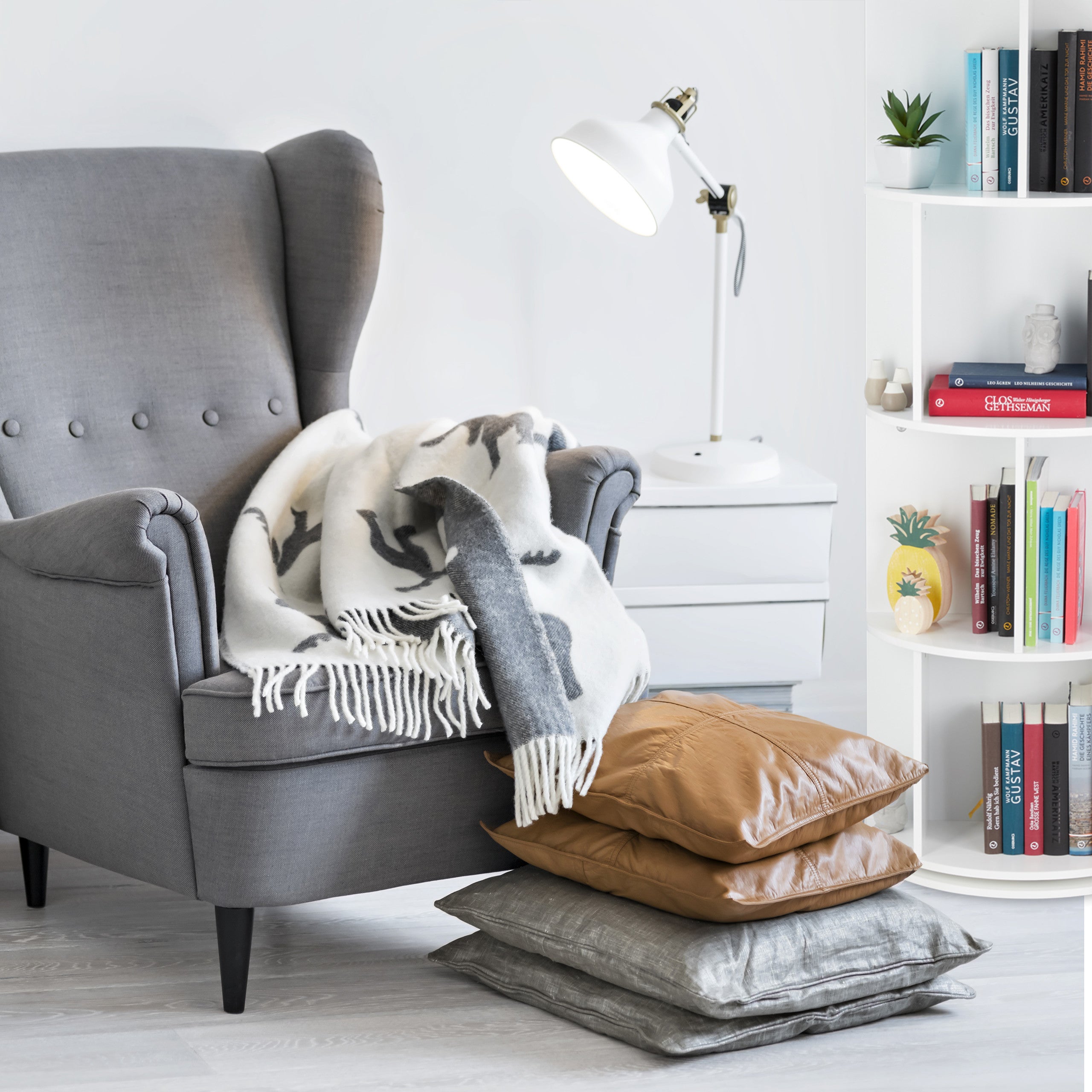 Estante giratória, prateleira rotativa, MDF, armazenamento de CD/DVD, 138 x 50 cm, branca, Relaxdays - 3