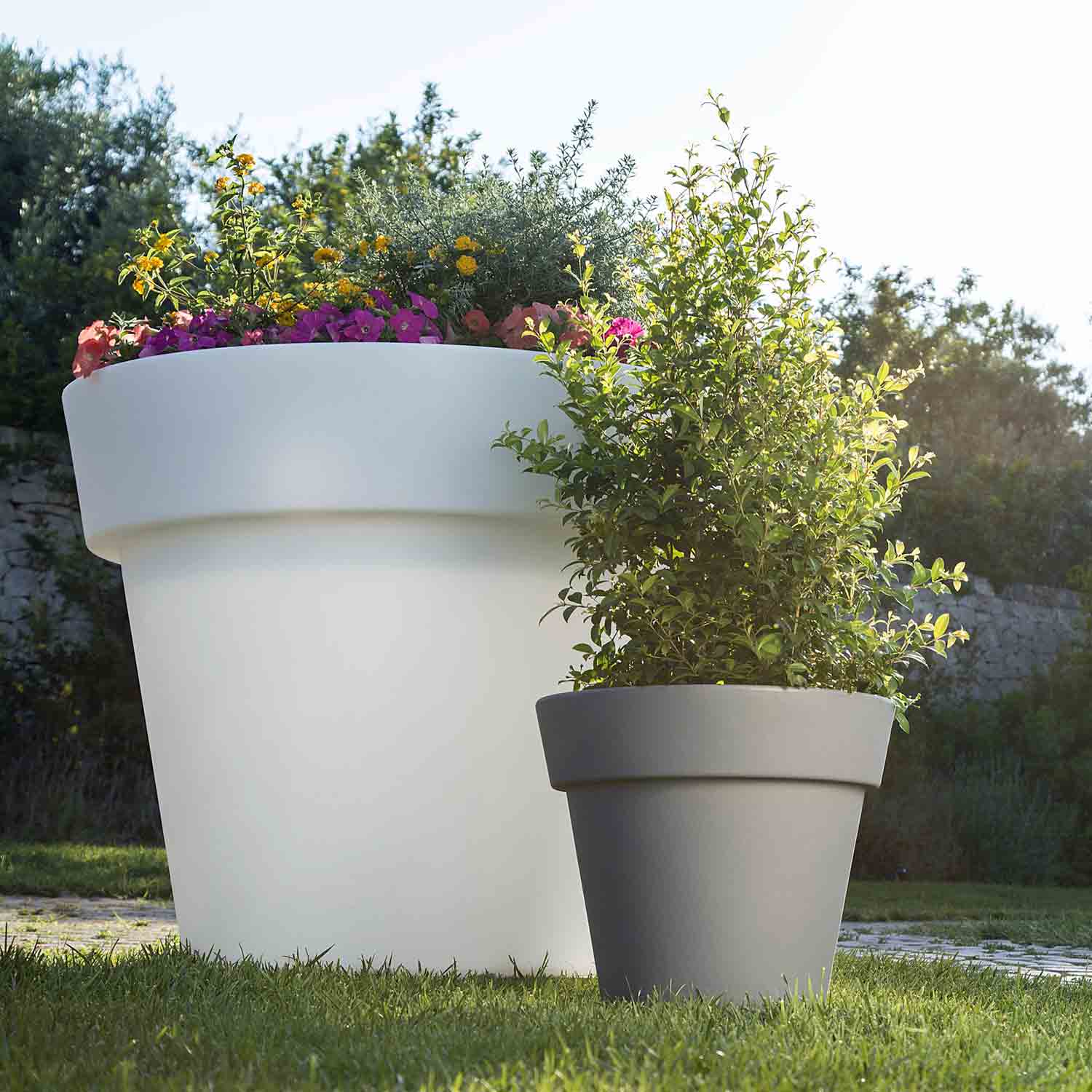 Vase moderne XXL au design élégant, Ø110 H95, en polymère violet résistant, pour l'intérieur et l'extérieur - Fabriqué en Italie - Monacis - 7