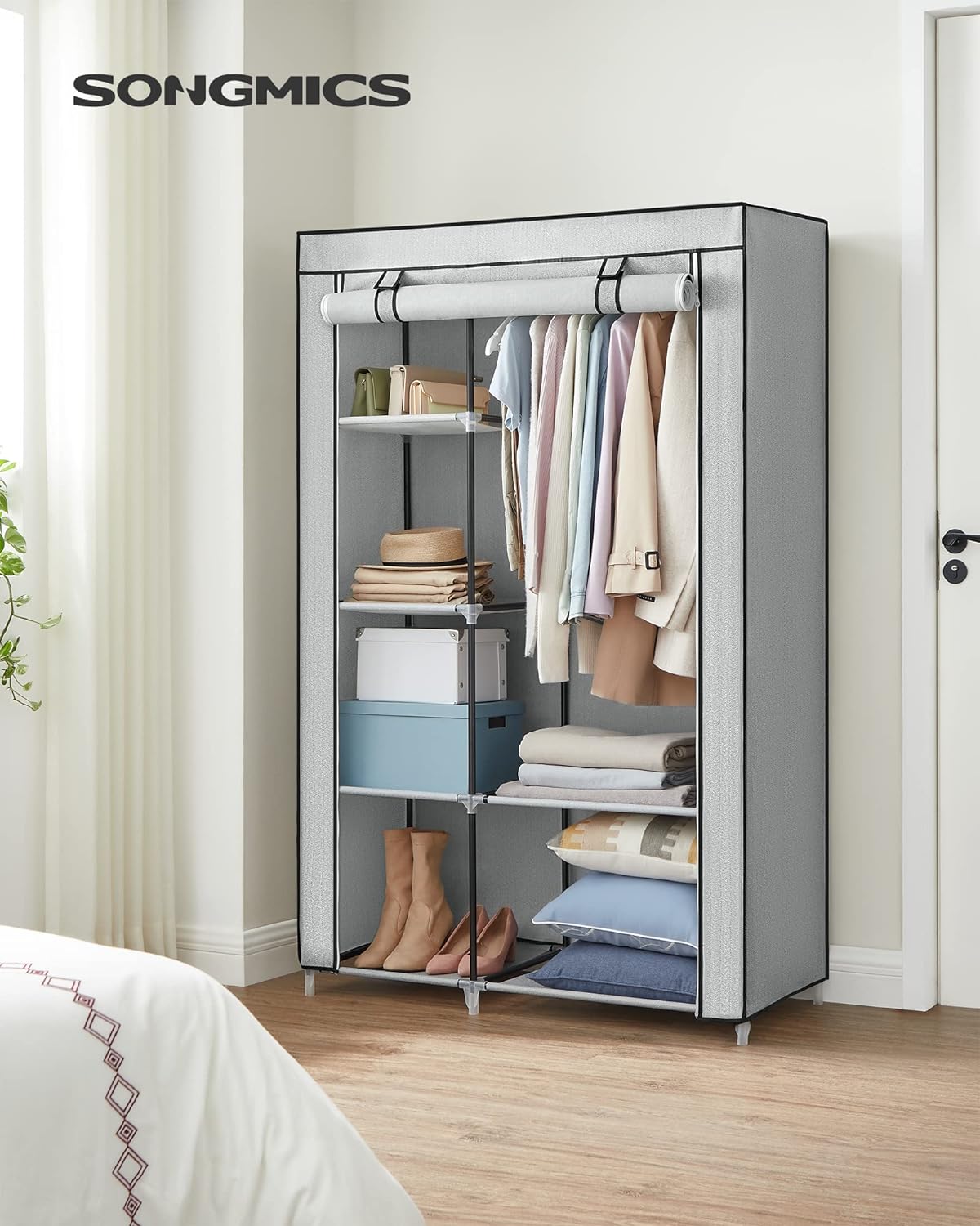 Bayer Chic 2000 – Armoire à Vêtements Pour Poupée – Avec Tringle Et 3 Cintres – 22x46x59 Cm – Meuble Rose étoilé – Dès 3 Ans