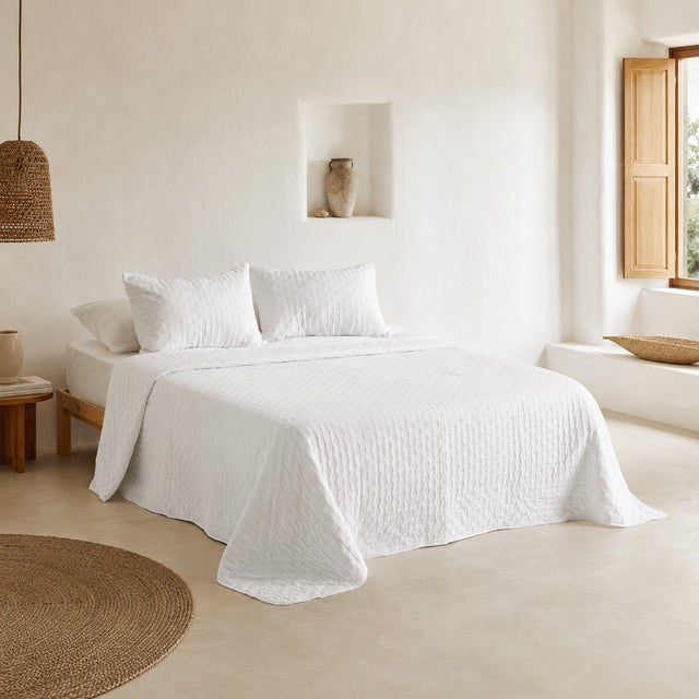 Couvre-lit matelassé uni avec taie d'oreiller 235x270 + 2(50x70) cm blanc