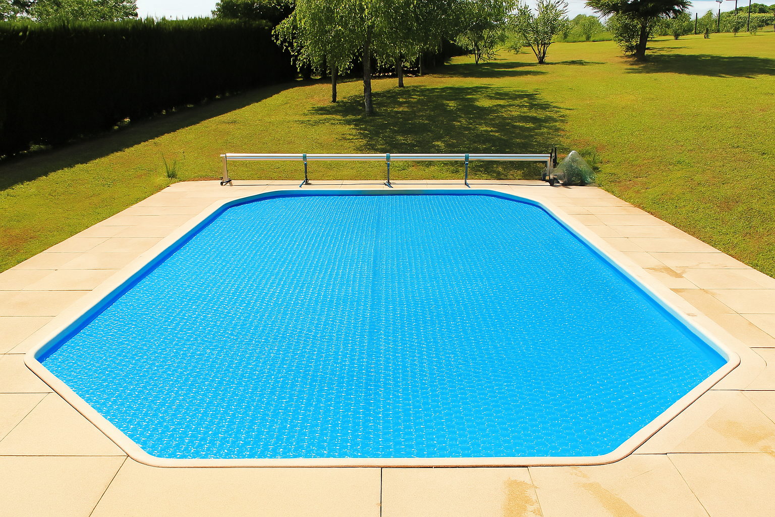 Bâche à Bulles Piscine 4x2 m OXO Light Blue 400 microns - Non Bordée - Confection France - Kit oeillets + bâchette protection - 2