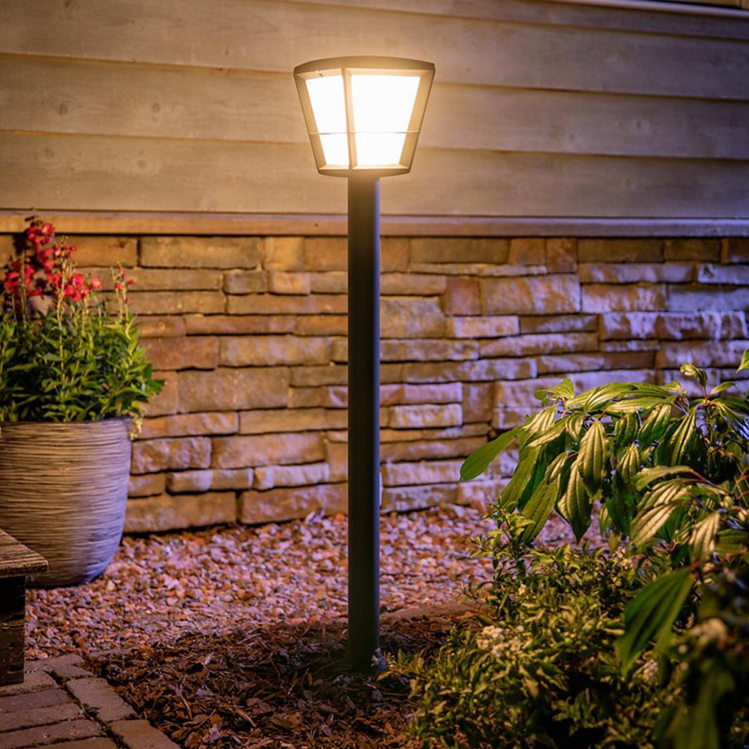 La lampada da esterno Philips Hue White & Color Ambiance ECONIC, di colore nero, è compatibile con Alexa, Google Assistant e Apple HomeKit. - 4