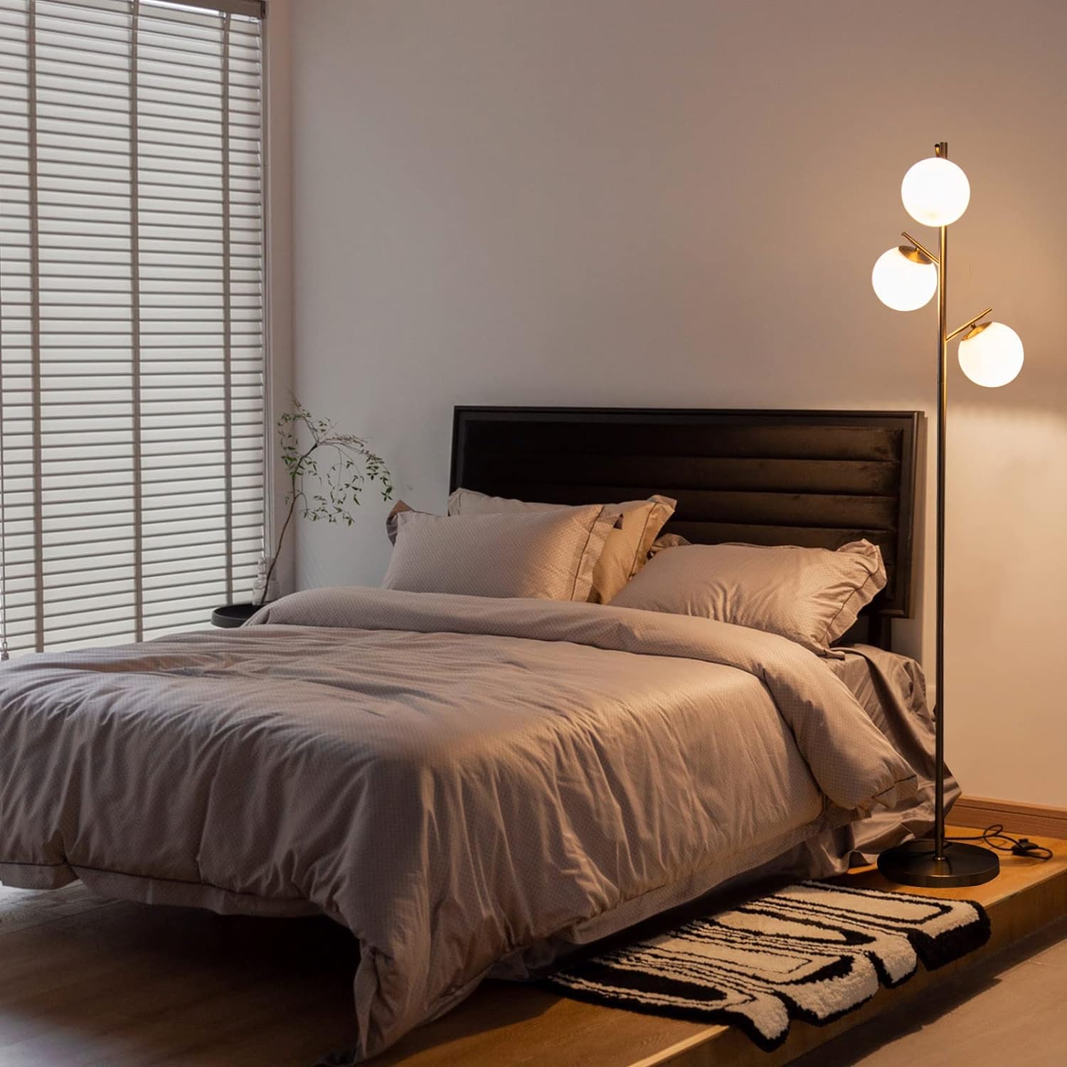 Lampada da Terra a 3 Globi, Lampada a Stelo Moderna con Comodo Interruttore a Pedale, 3 Basi per Lampadine e Robusto Palo in Metallo, Ideale p - 8