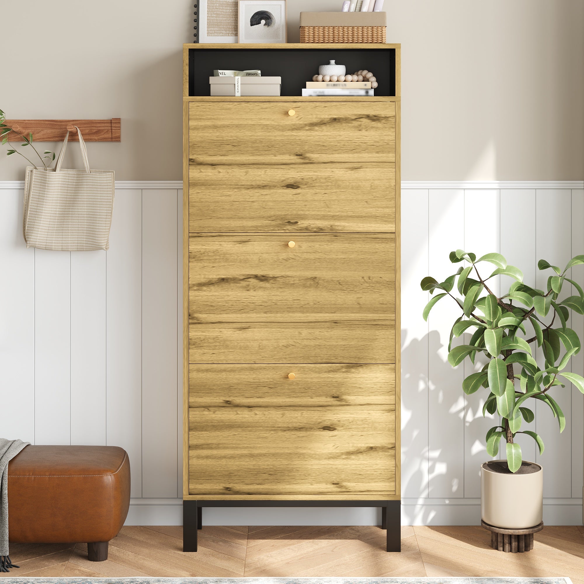 Szafa na buty 63x24x147 cm - 3 drzwi i kilka półek - wykończenie drewnopodobne - MDF - naturalny