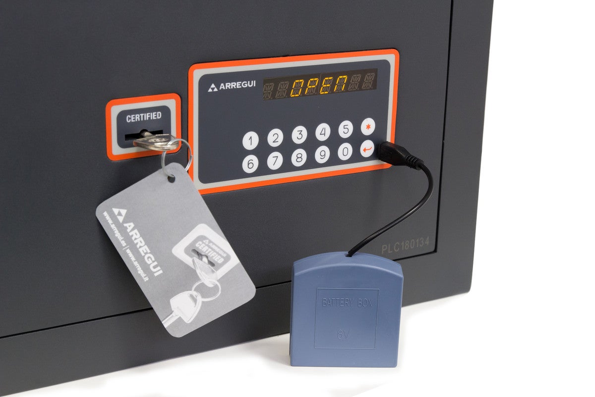 ARREGUI Plus C 180040 Coffre-fort à code et a clé, Coffre-fort double sécurité electronique à code et serrure certifiée à clé, 27 x 38,5 x 30 cm, 23L - 4