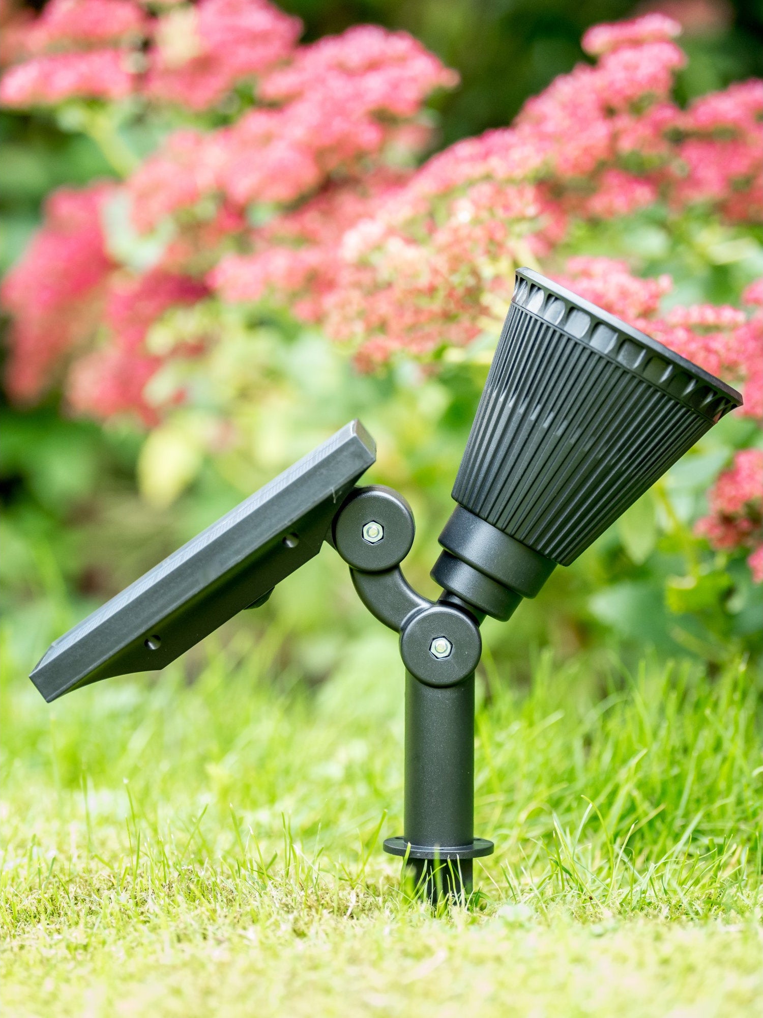 Spot Solaire Exterieur LED Iplux® Pro 240 lumens - Haute qualité - Durée de combustion 12 heures - 7