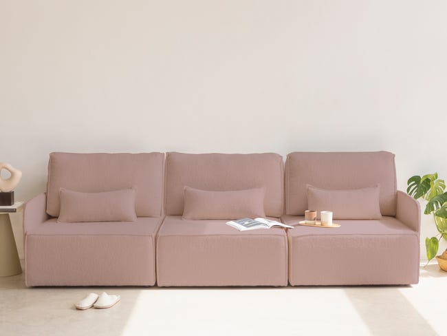 Divano a posti chaise longue rivestito in bouclé e pino Rosa