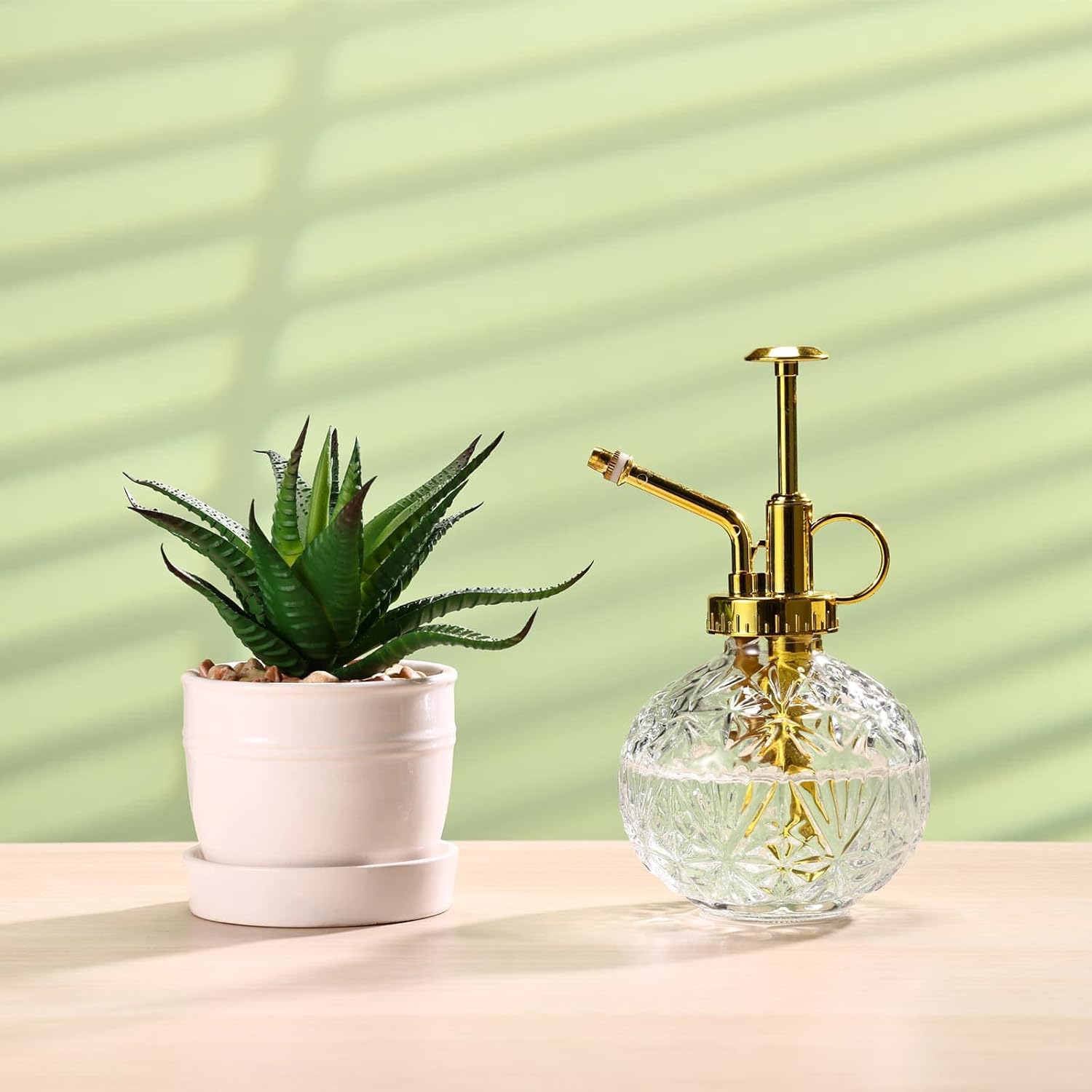 Bouteille de pulvérisation en verre transparent pour plantes, petit arrosoir avec pompe supérieure dorée, adaptée à l'intérieur et à l'extérieur - 4