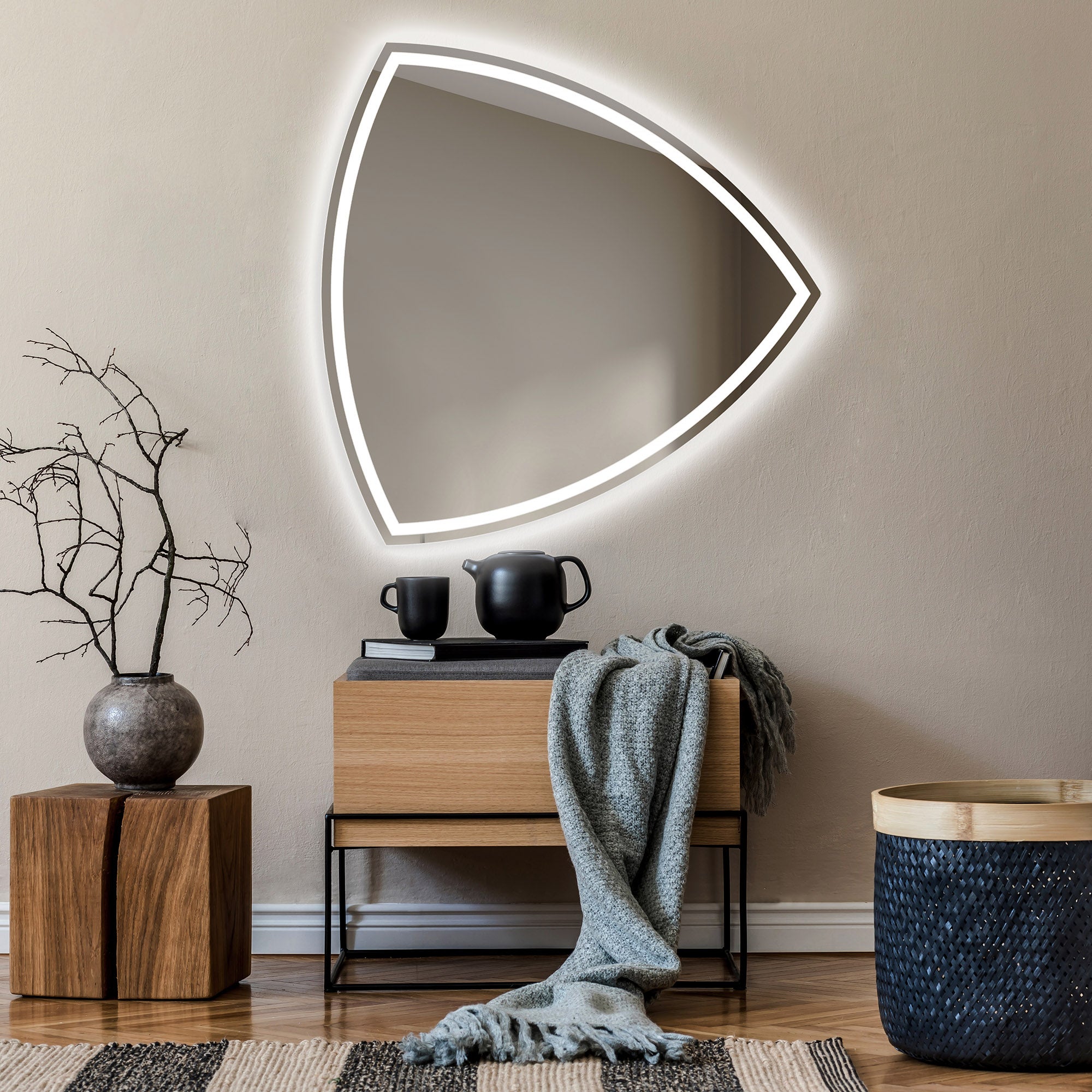 Asymetryczne lustro z oświetleniem LED Łazienka (84x84cm) Jasne lustro z oświetleniem | Chłodna biel 7000K