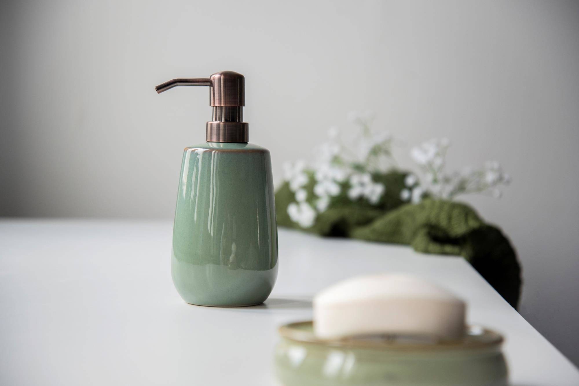 Distributeur de savon liquide SIRMIONE, céramique, vert avec bord cuivre, 430 ml, Wenko, WENKO - 6