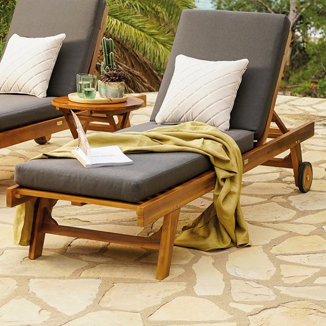 Tumbona reclinable con ruedas fabricada en madera de teca de alta calidad