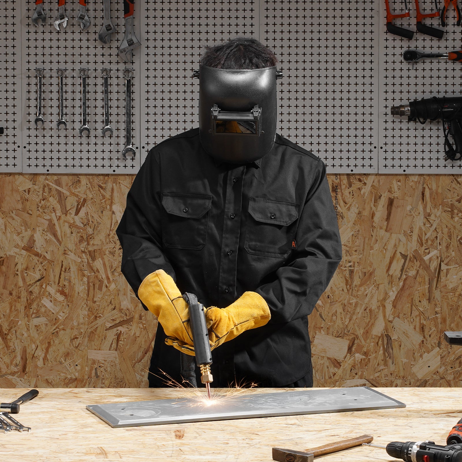 Veste soudage ignifuge,coton FR VEVOR 7 oz,lavable machine,résistante à la chaleur,taille L,col,poignets réglables,2 poches,ATPV 9,2 Cal/cm² - 8