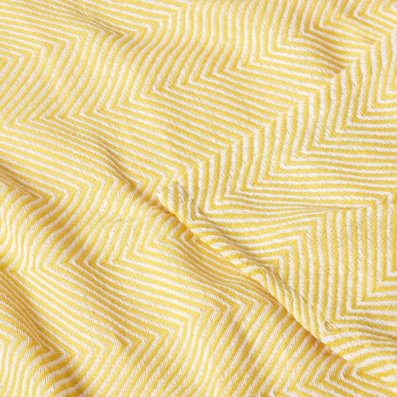 Homescapes Plaid ou jeté de canapé Halden jaune à motif chevrons en coton, 150 x 200 cm - 5