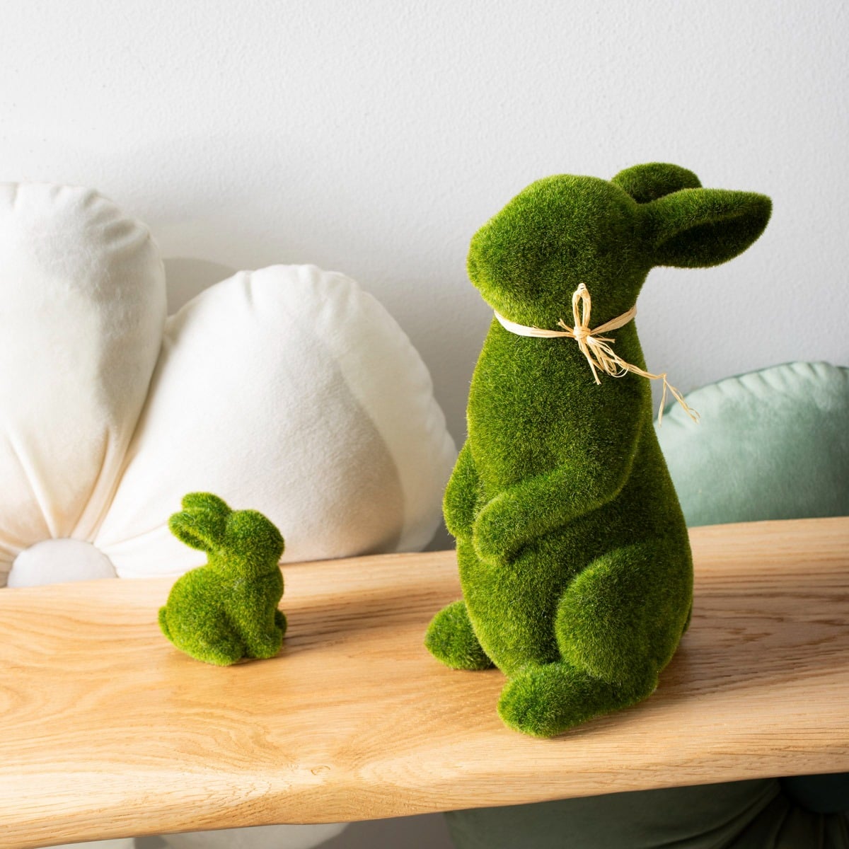 Figurka POLY zając stojący zielony 11x25 cm HOMLA