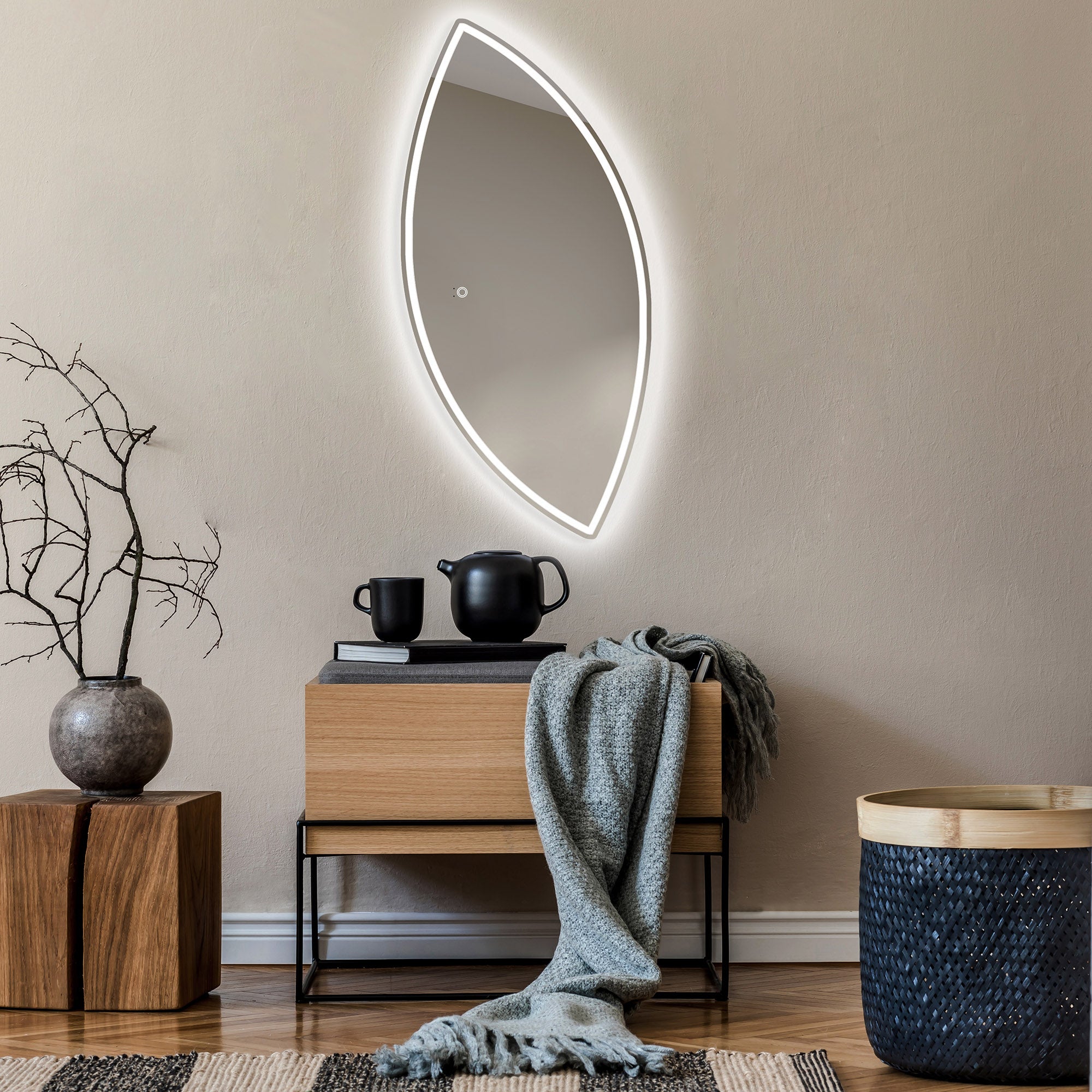 Asymetryczne lustro z oświetleniem LED Łazienka (64x134cm) Jasne lustro z oświetleniem | Chłodna biel 7000K