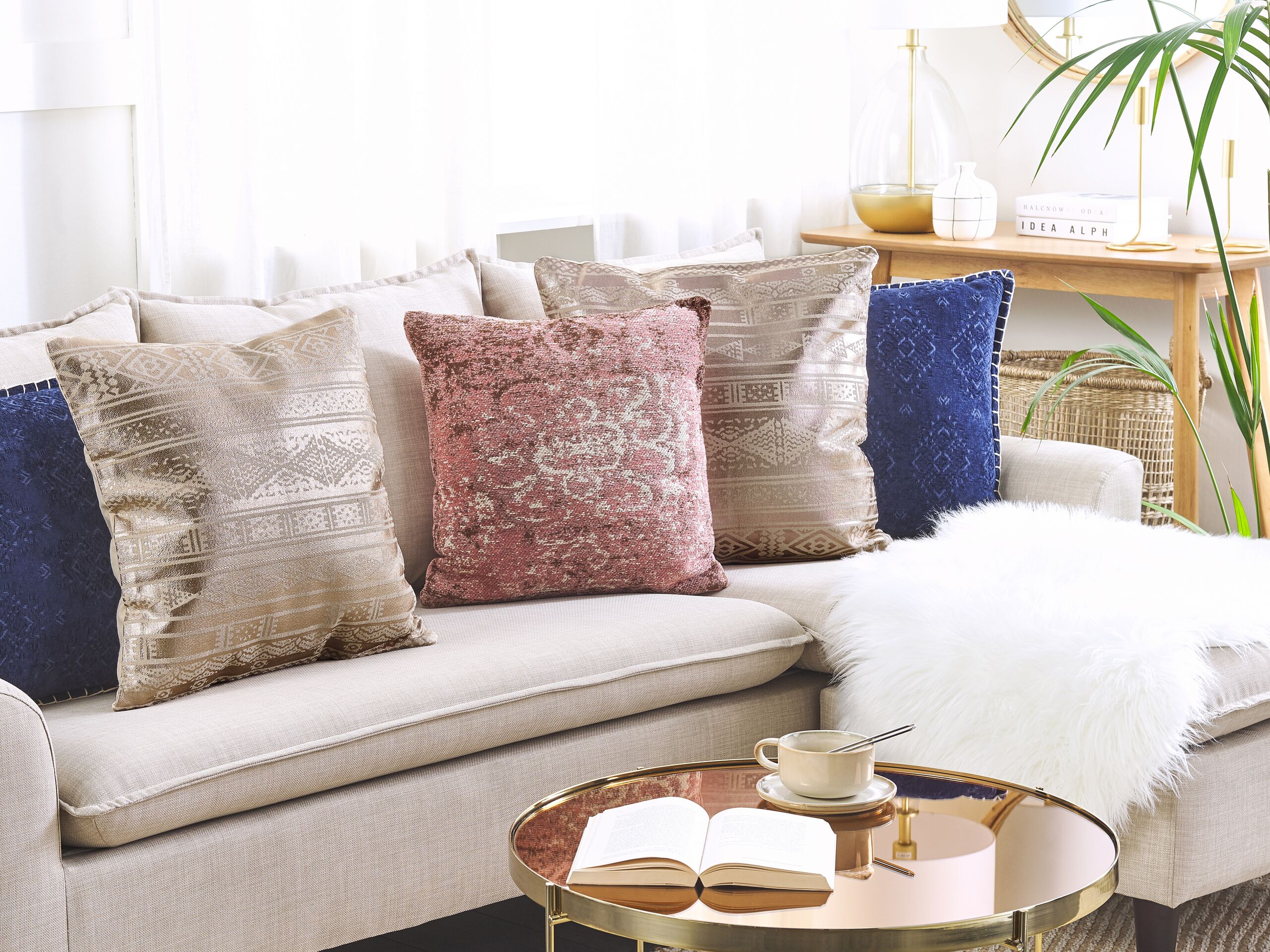 Beliani conjunto de 2 cojines oujda algodón 50 x 50 cm geométrico rosa dorado
