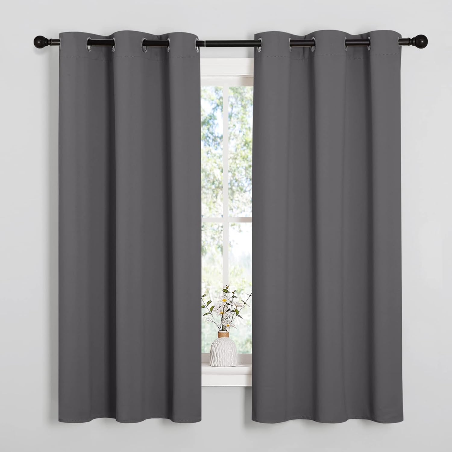 Zasłony zaciemniające z przelotkami i izolacją termiczną do sypialni (2 panele, szer. 107 cm x dł. 160 cm, szare)
