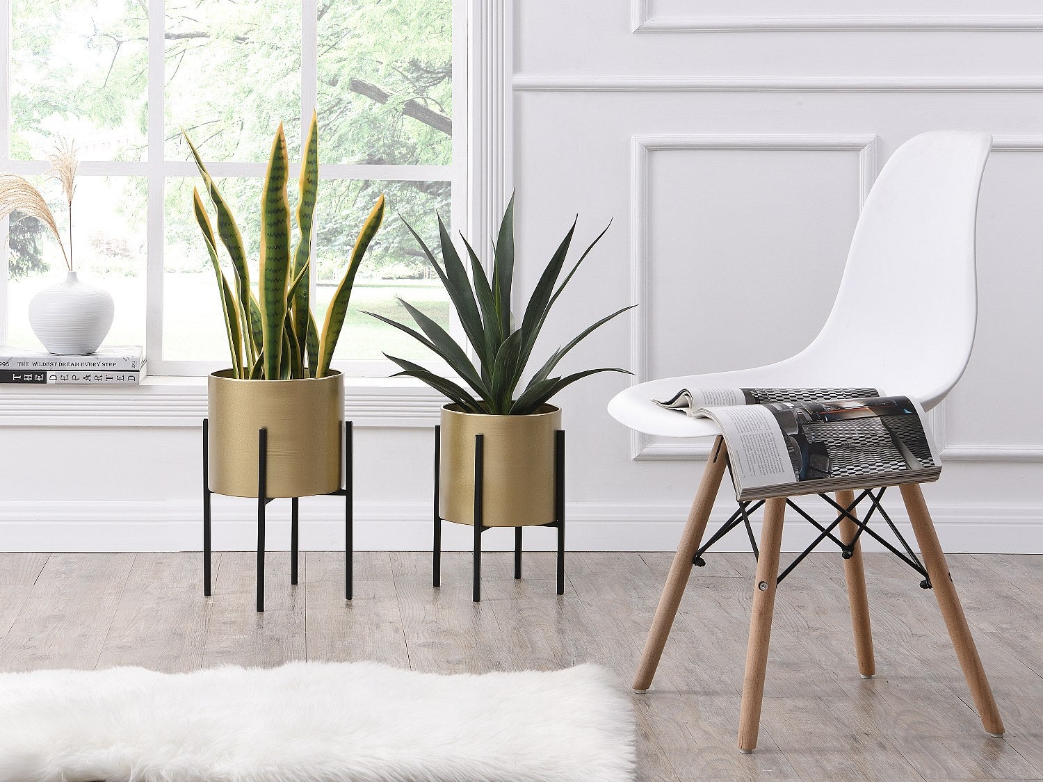 Zestaw 2 osłonek na doniczki na nóżkach z metalu – 25 × 39 cm (śr. × wys.) i 23 × 35,5 cm (śr. × wys.) – kolor złoty i czarny – EDMEE