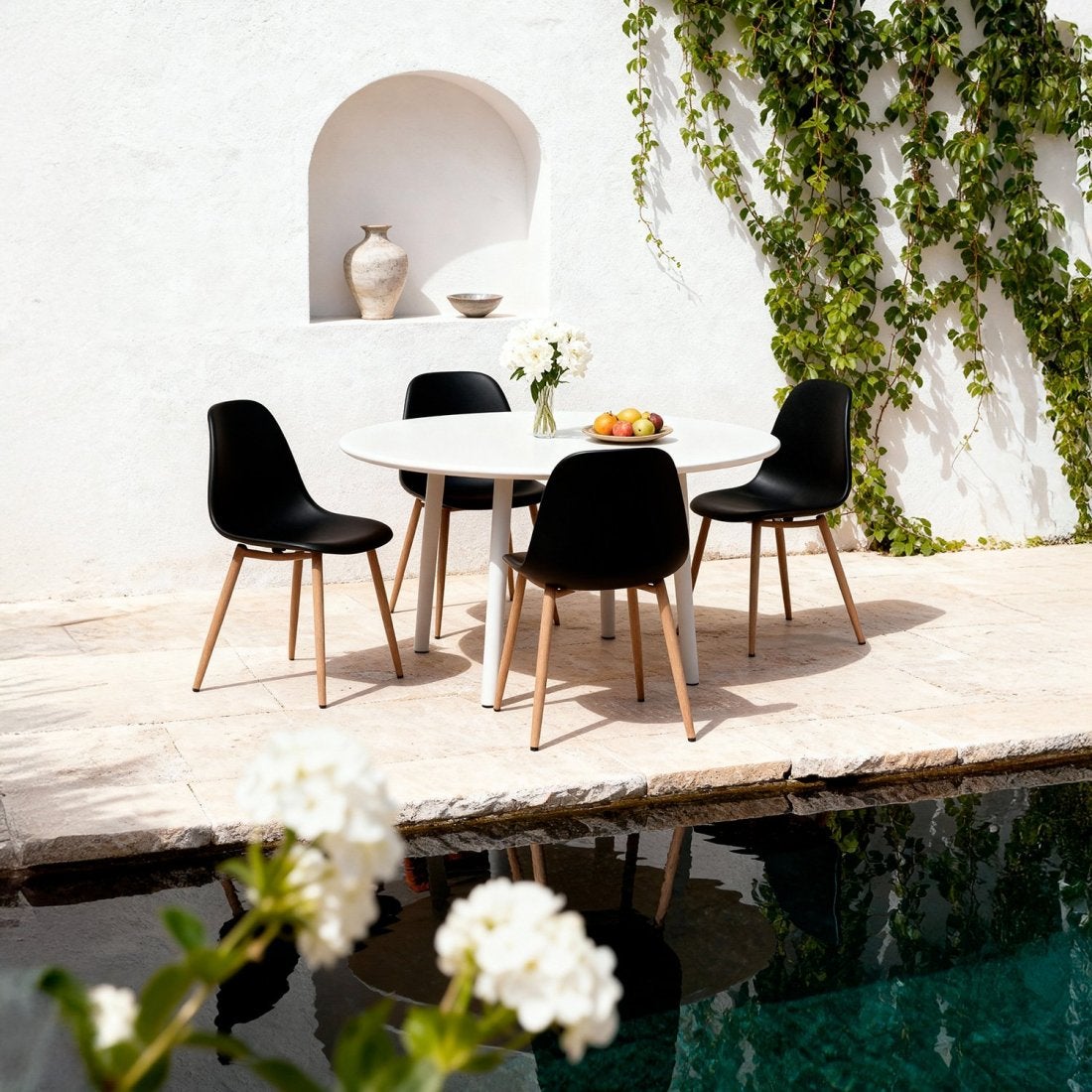 Sedia in polipropilene nera con gambe naturali Nina - 4