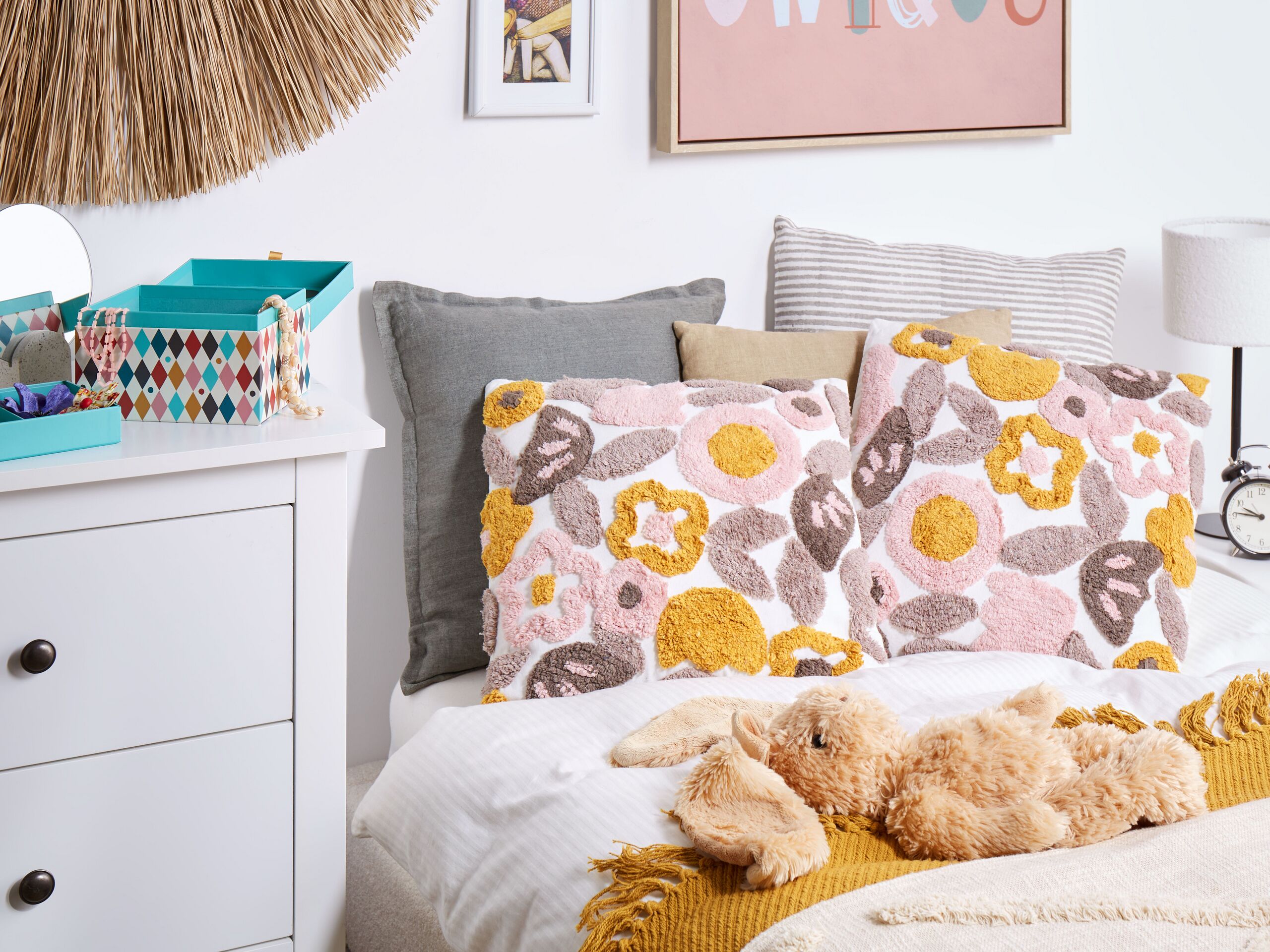 Beliani conjunto de 2 cojines kandiaro algodón 45 x 45 cm floral copetudo multicolor