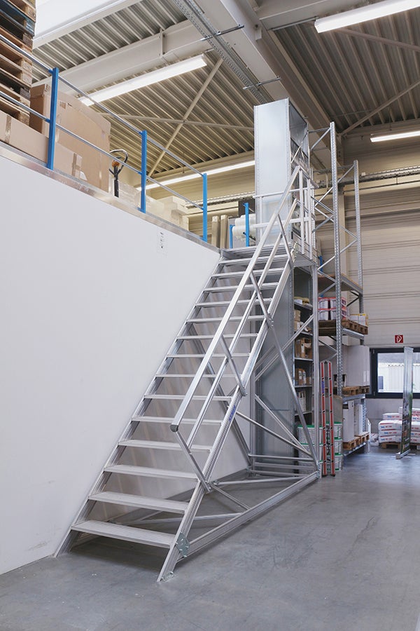 Escalier industriel 9 marches - Hauteur à franchir 1.95m - Inclinaison 45° - Main-courante à gauche - 22211009 - 3