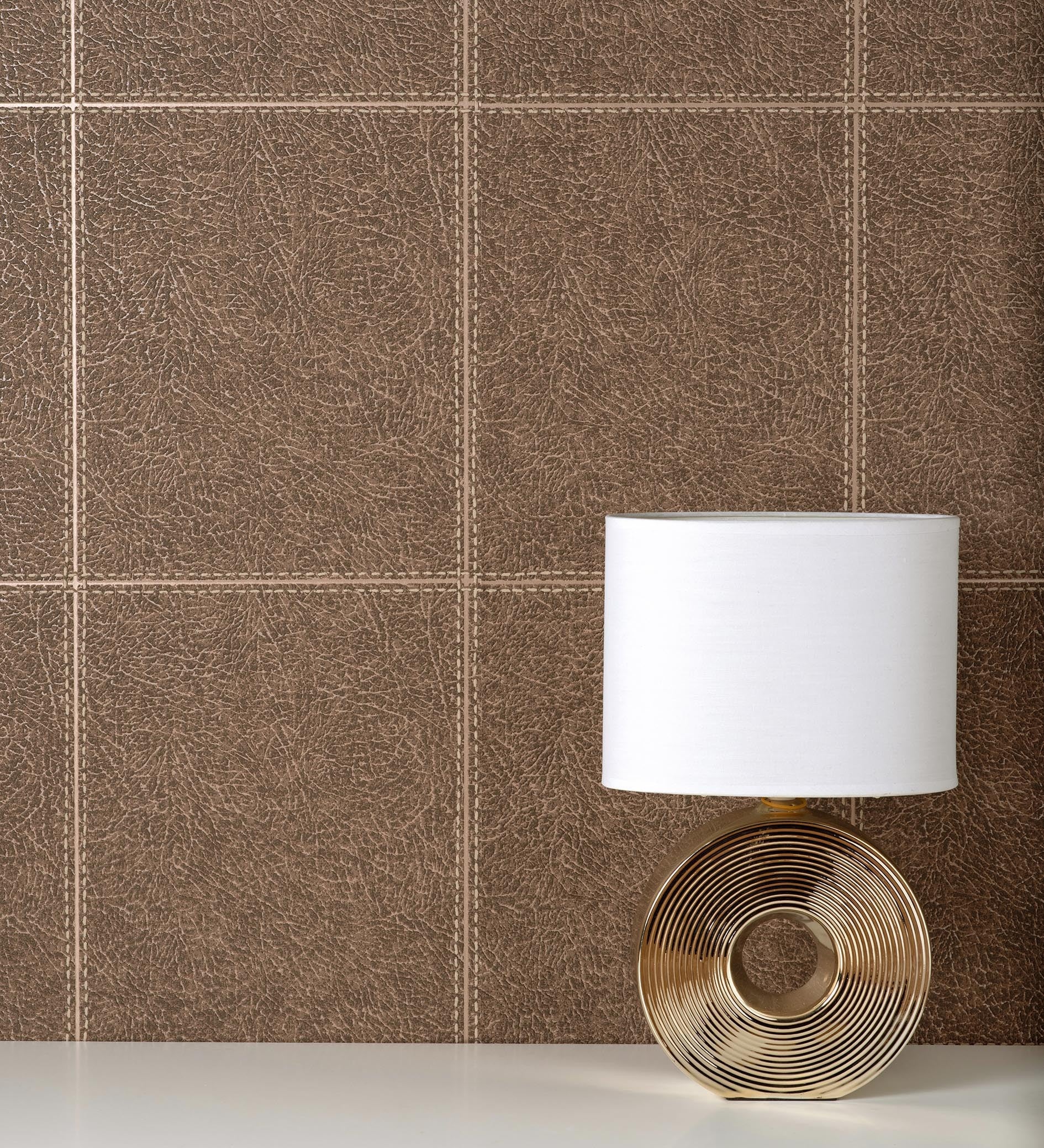 Échantillon DIN A4 de Papier peint lessivable en vinyle carrés de cuir cousus en relief - Makeda 681956 de GAULAN - 2