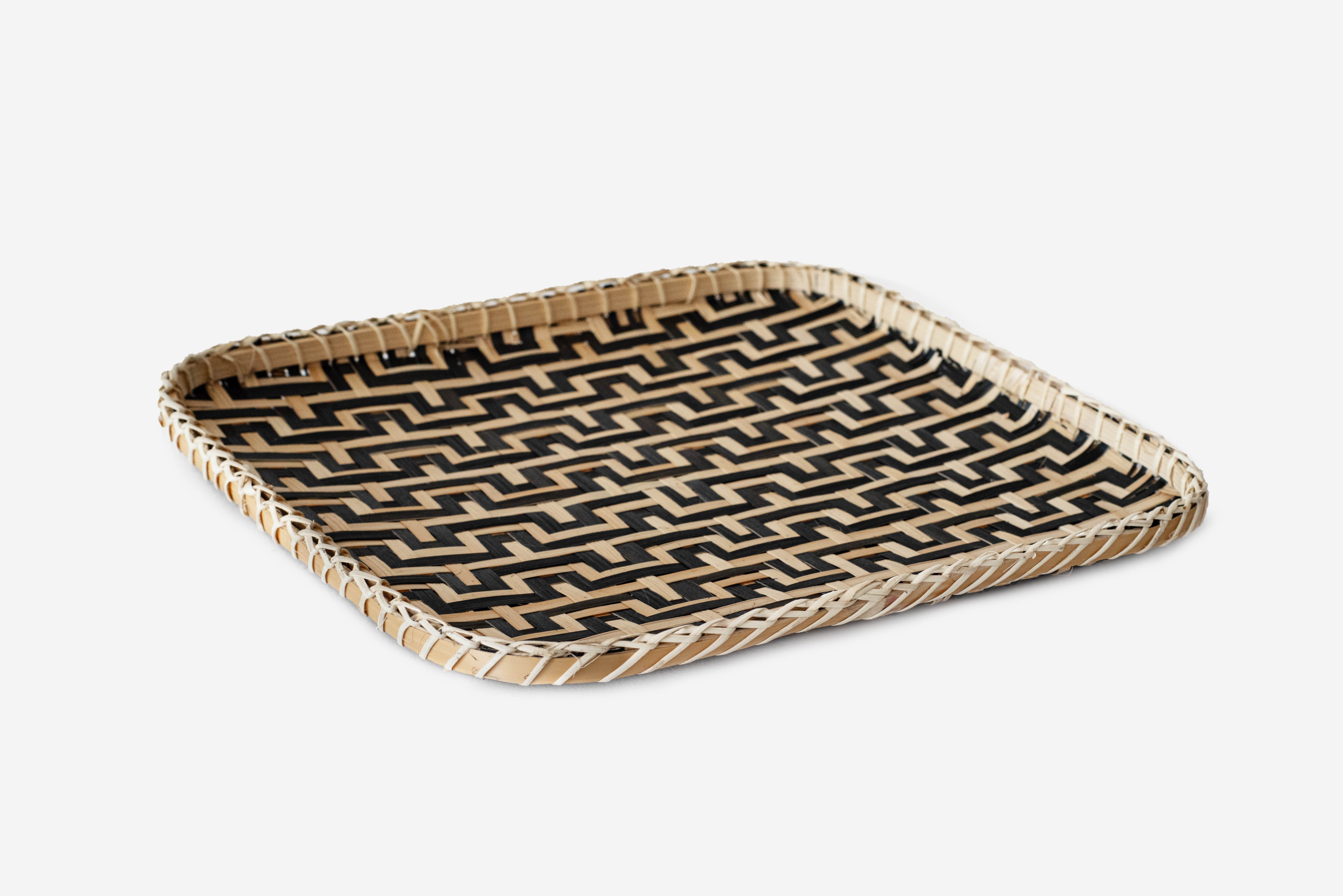 Kwadratowa taca z bambusa 35x35 cm naturalna z czarną obwódką – Ręcznie wykonana i dekoracyjna