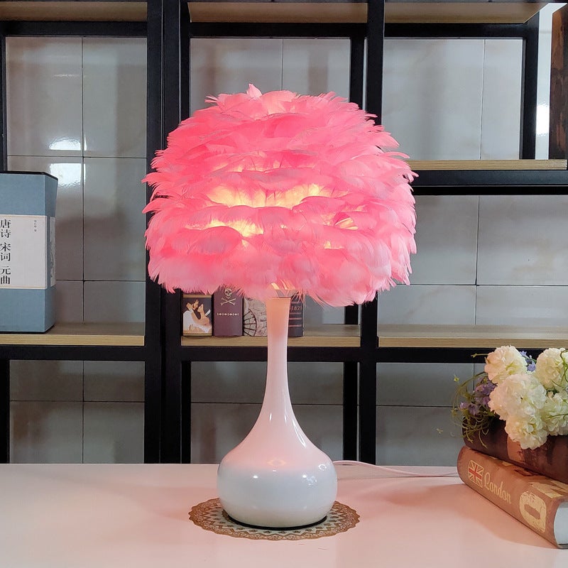 Lampa z piór łabędzich, lampka nocna z abażurem z piór, lampka nocna, kreatywna lampa stołowa do sypialni (różowa)