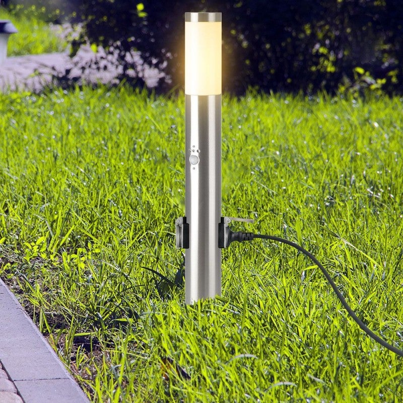 Piantana LED da Giardino 60cm con Portalampada E27 e 2 Prese Schuko e Sensore di Movimento (max 60W) in Acciaio Inossidabile IP44 - 6