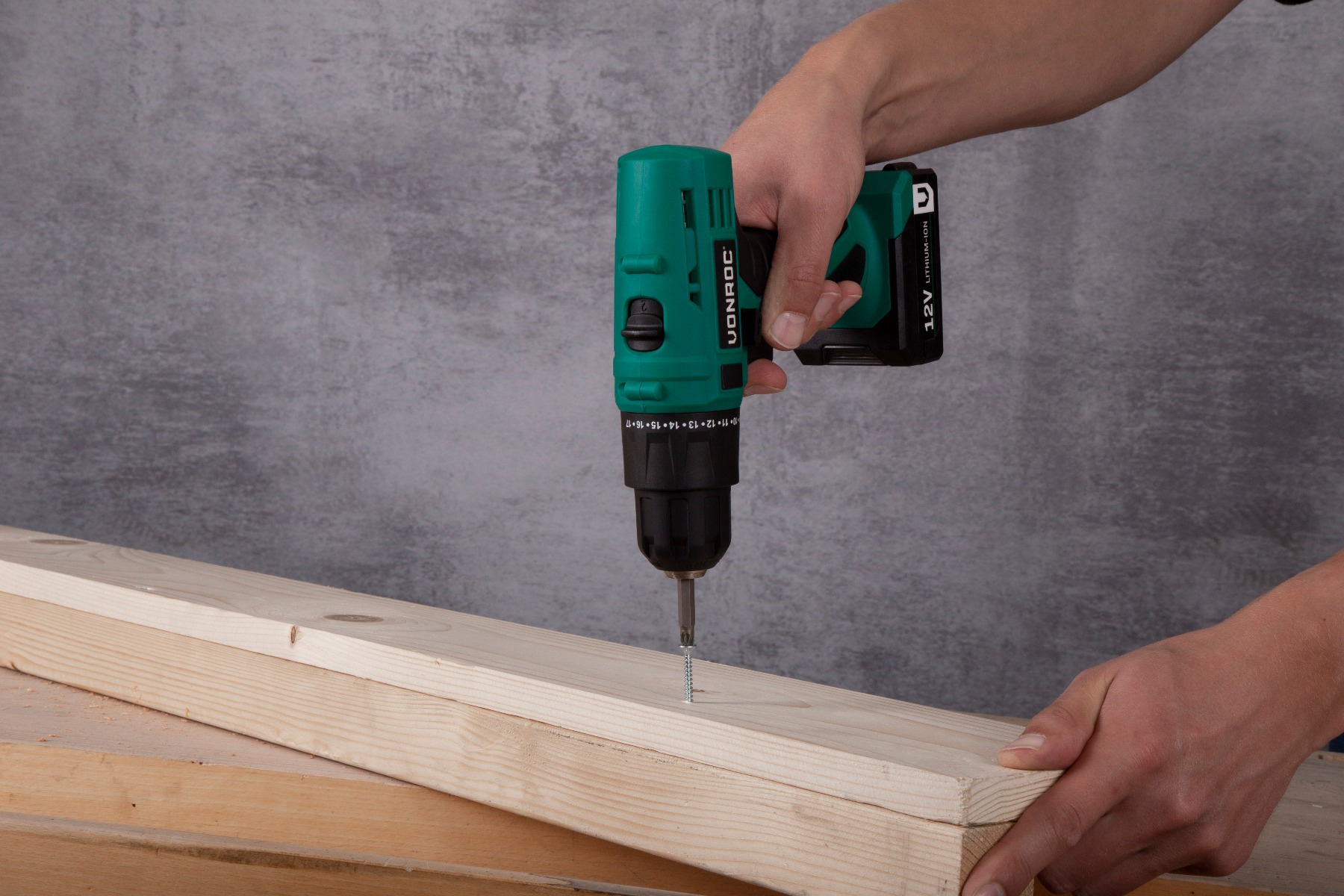 Perceuse-visseuse sans fil VONROC 12V. 1 batterie 1.3Ah, chargeur rapide et 2 embouts de vissage inclus - 5