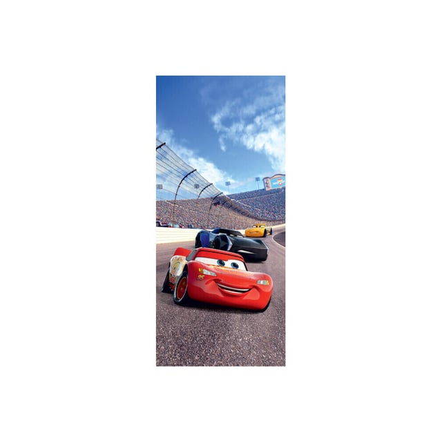 Poster Porte Cars Flash McQueen Cruz Ramirez et Jackson Storm en piste de Disney intisse 90 X 202 CM