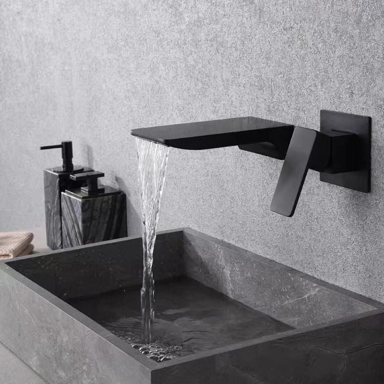 Czarny kran umywalkowy wpuszczany w blat, czarny kran ścienny typu wodospad, dwuotworowy kran mosiężny.