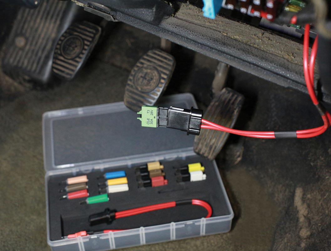 KIT TEST DE CIRCUIT ELECTRIQUE AUTO AVEC FUSIBLES DISJONCTEURS 8 PCS - 3