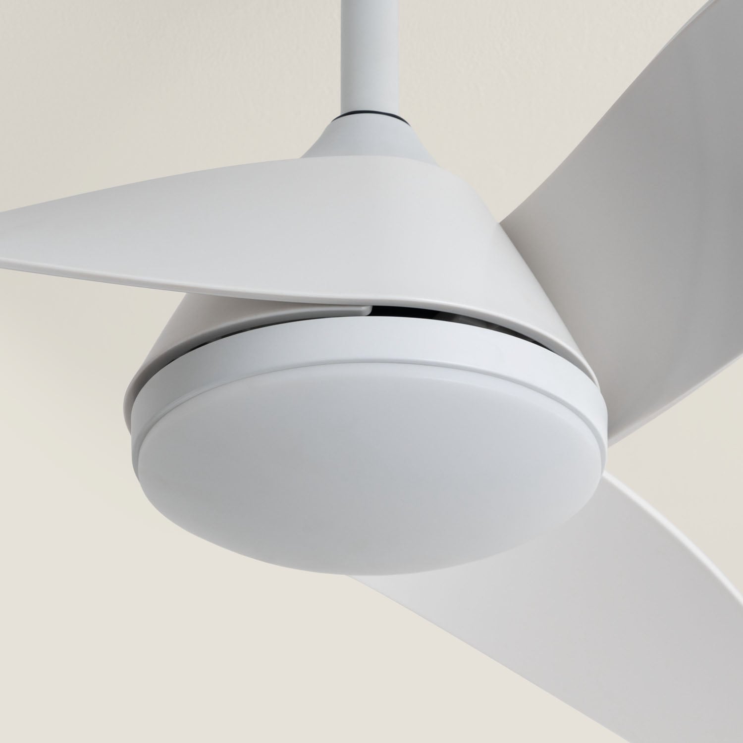 Ventilateur de Plafond LEDKIA LIGHTING Eubea Blanc avec Lumière LED CCT 1440 lm, Moteur DC 30W Silencieux et Efficace, 3 Pales Courbées, 6 Vitesses, - 2