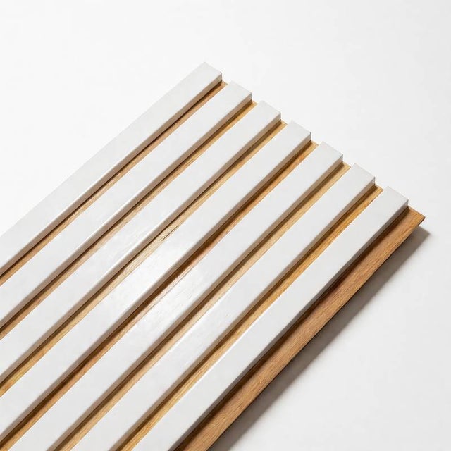 Panneau tasseaux bois 250 x 30 x 1,4 cm décor blanc / fond rigide chêne - 0,75m²