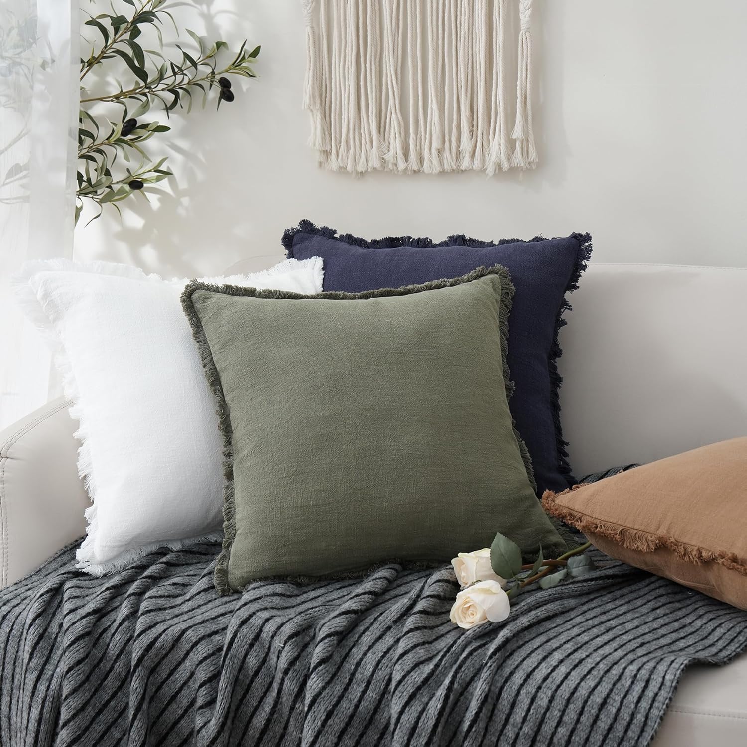 Ensemble de 2 Housses de Coussin décoratives à Franges en Lin de Style bohème et Rustique avec Pampilles pour canapé, Sofa, lit, 45 x 45cm, Vert Olive - 5