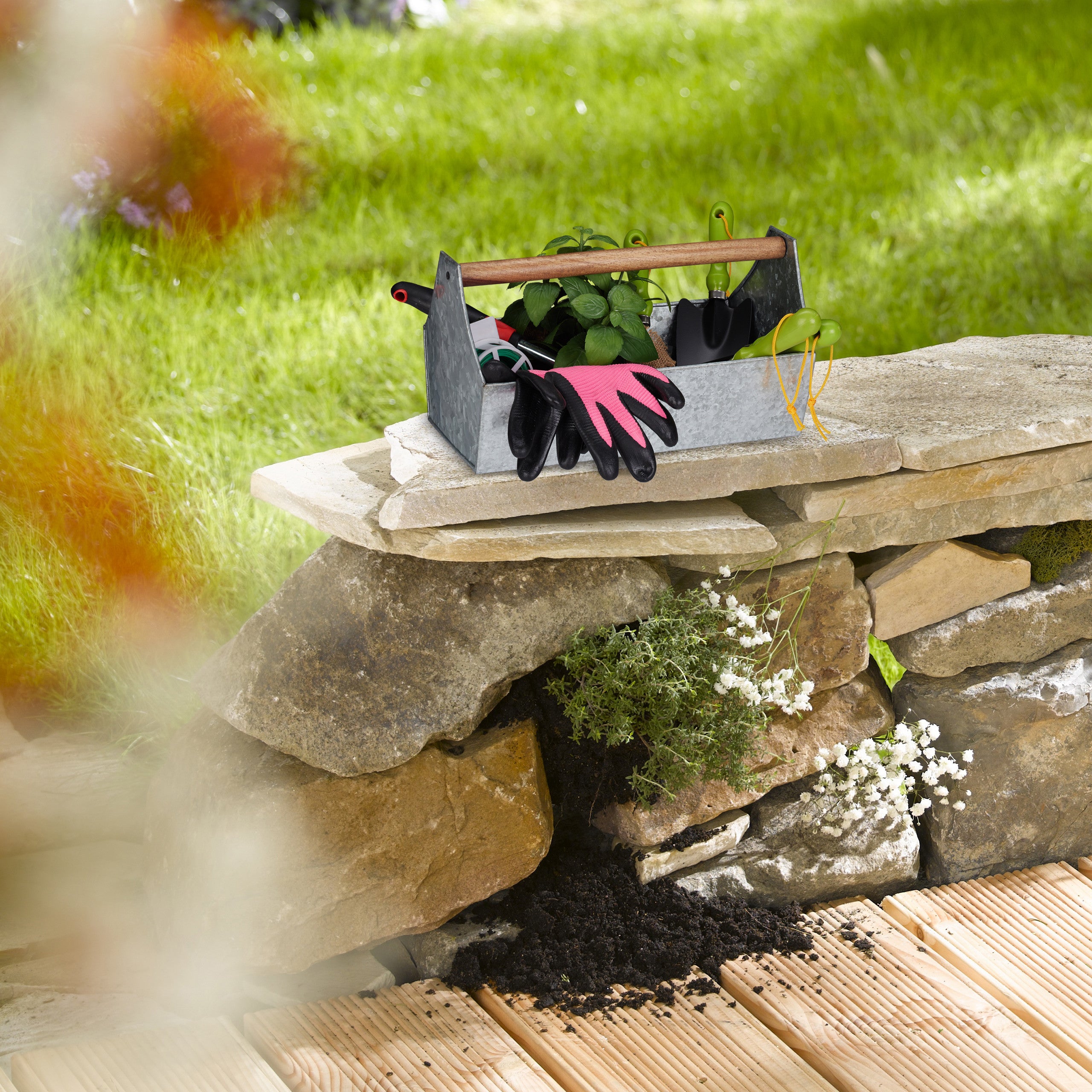 Jardinière, manche en bois, fleurs, plantes et herbes, design boîte à outils, fer, HLP 20x36x20 cm, argenté, Relaxdays - 2