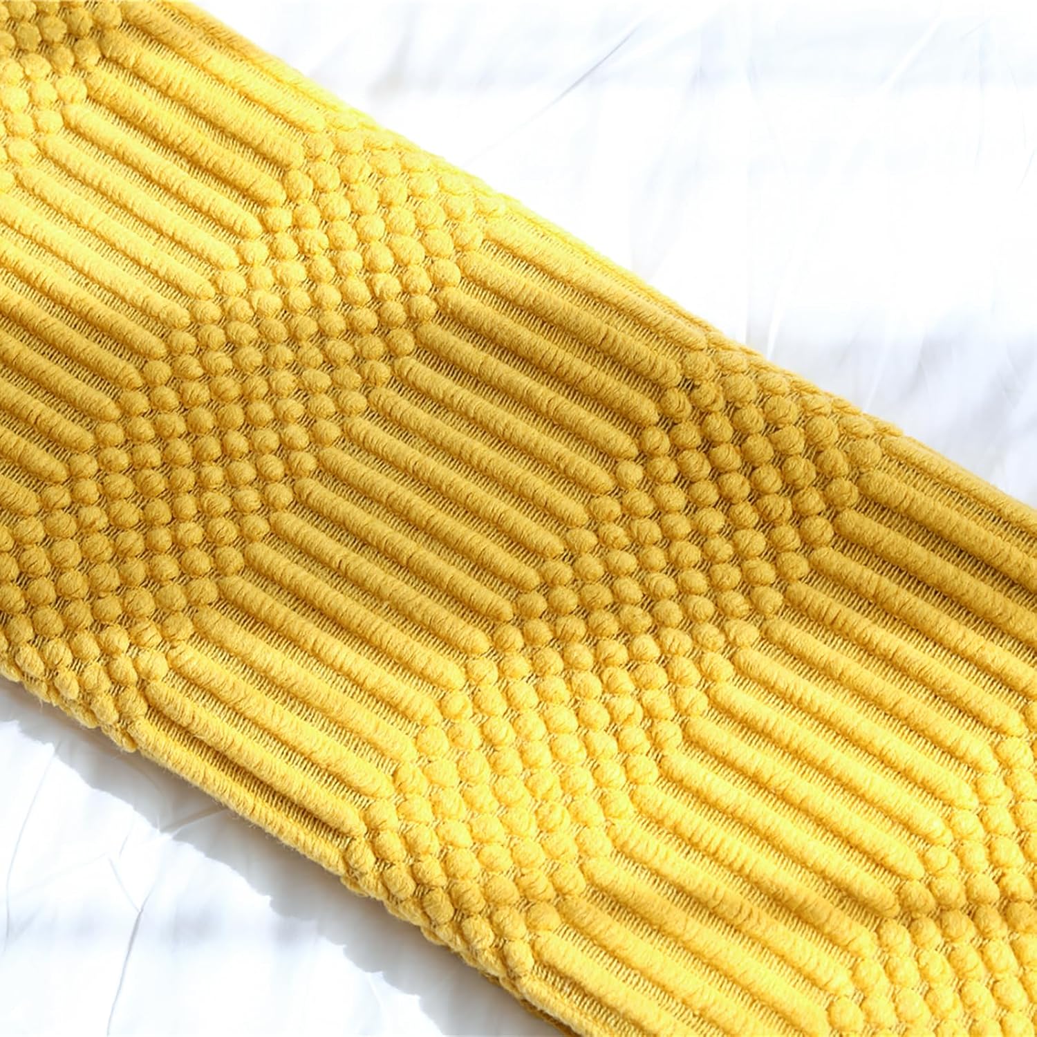 Tapis jacquard géométrique à pompons, pouvant servir de couvre-lit décoratif ou de jeté de canapé multifonctionnel, 127 x 172 cm, jaune. - 5