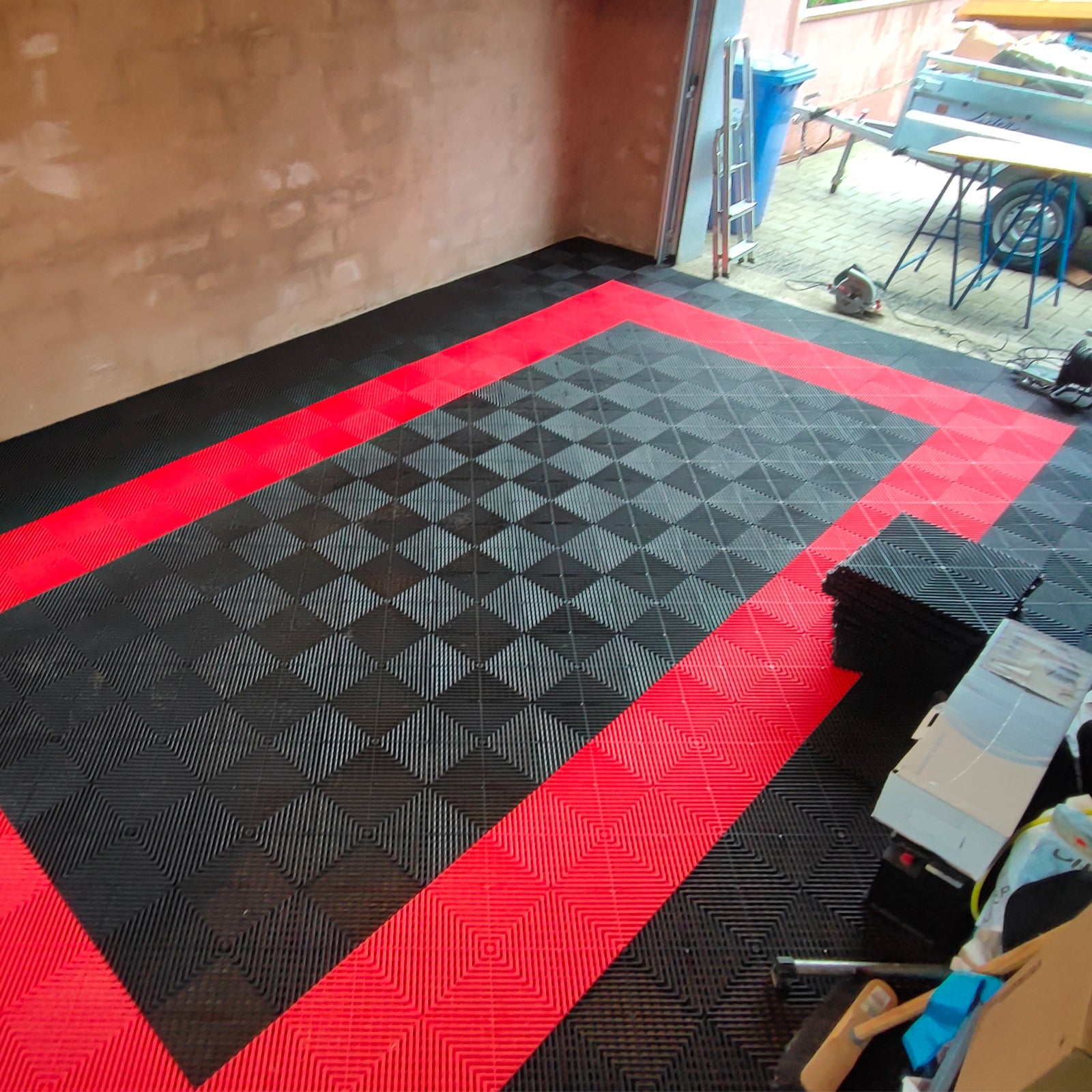 Lot de 1 m² - MOSAIK AERO Dalles clipsables ajourées pour Garage-Atelier-Showroom - Rouge - 3